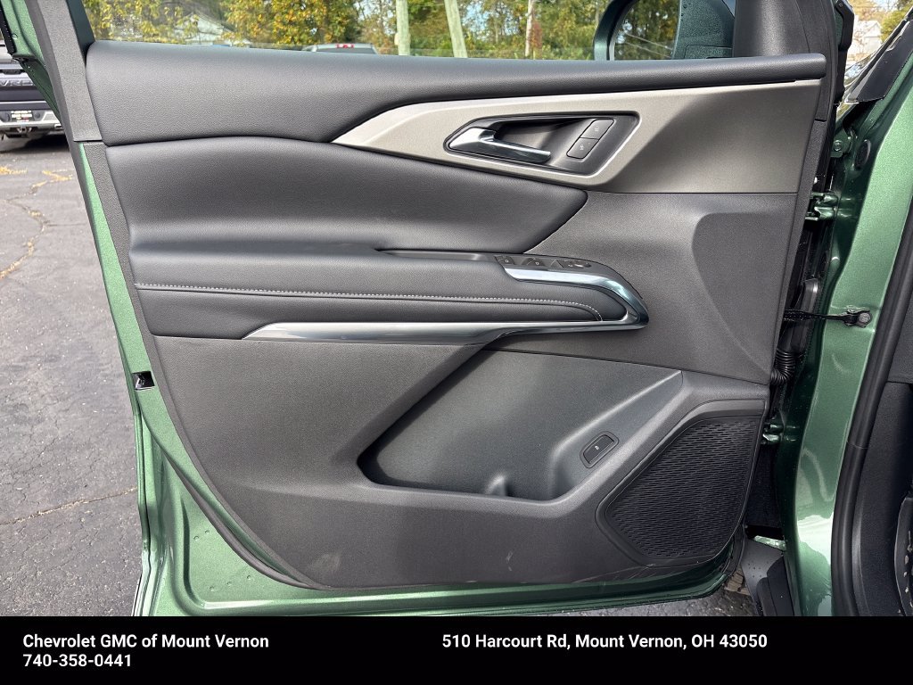 2027 Chevrolet Traverse LT - Photo 13