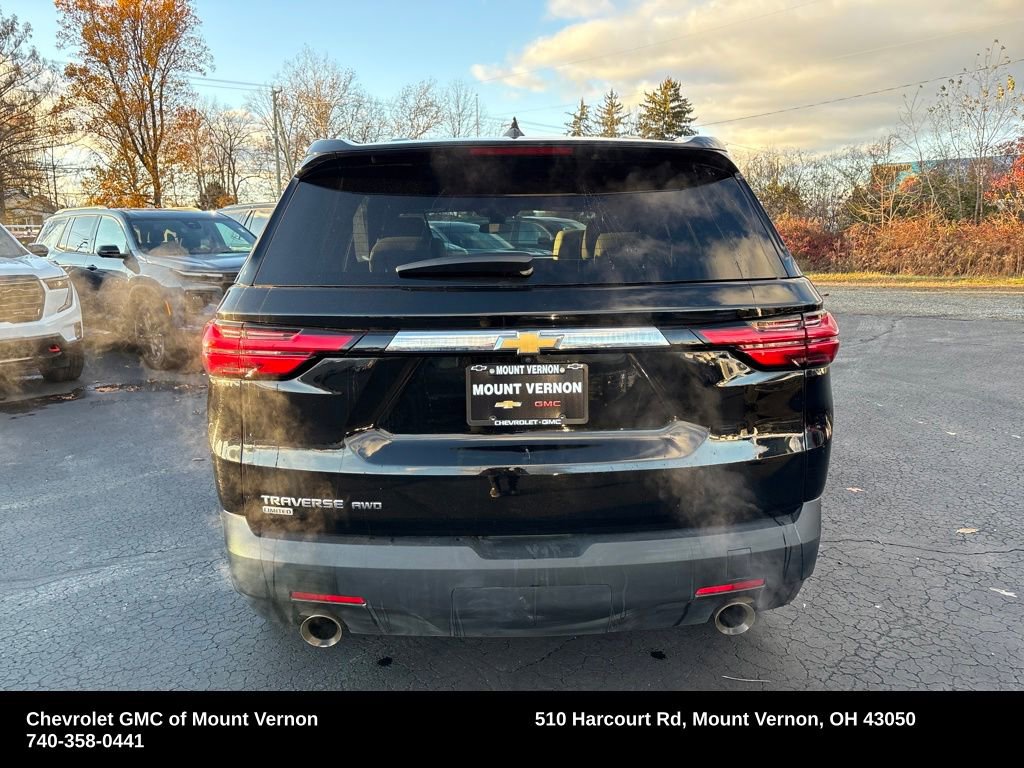 2024 Chevrolet Traverse LS photo 2