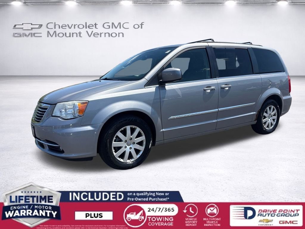 2013 Chrysler Town & Country Touring's photo
