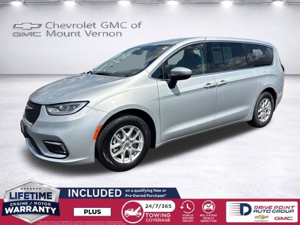 2023 Chrysler Pacifica Touring L's photo