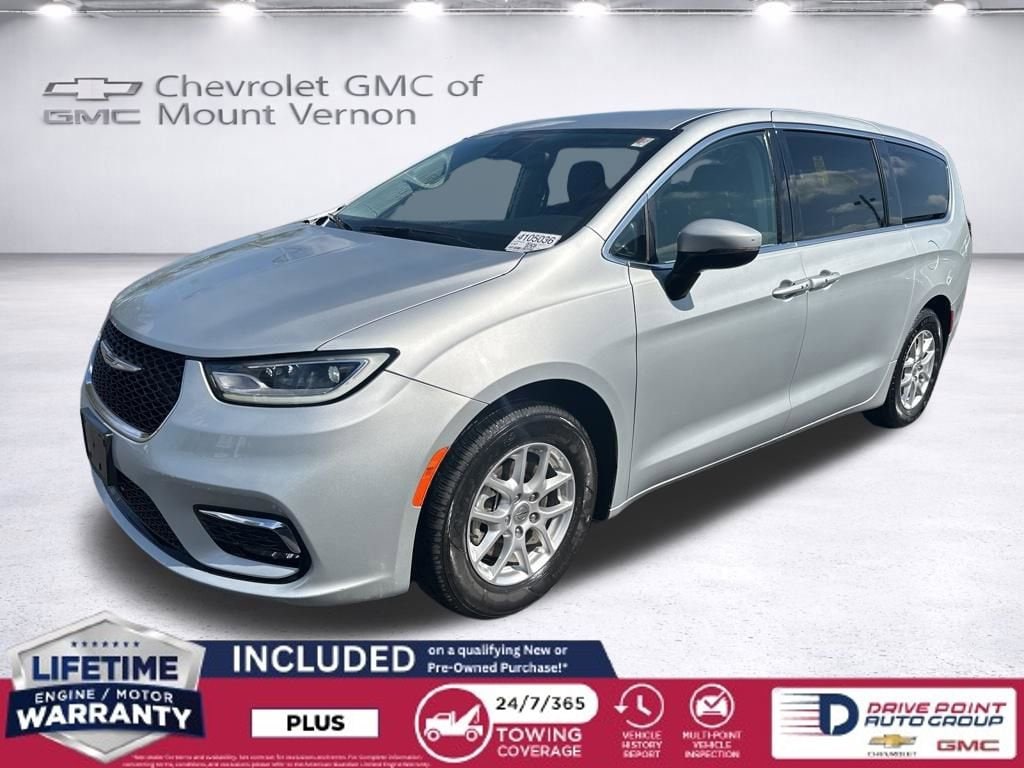 2023 Chrysler Pacifica Touring L's photo