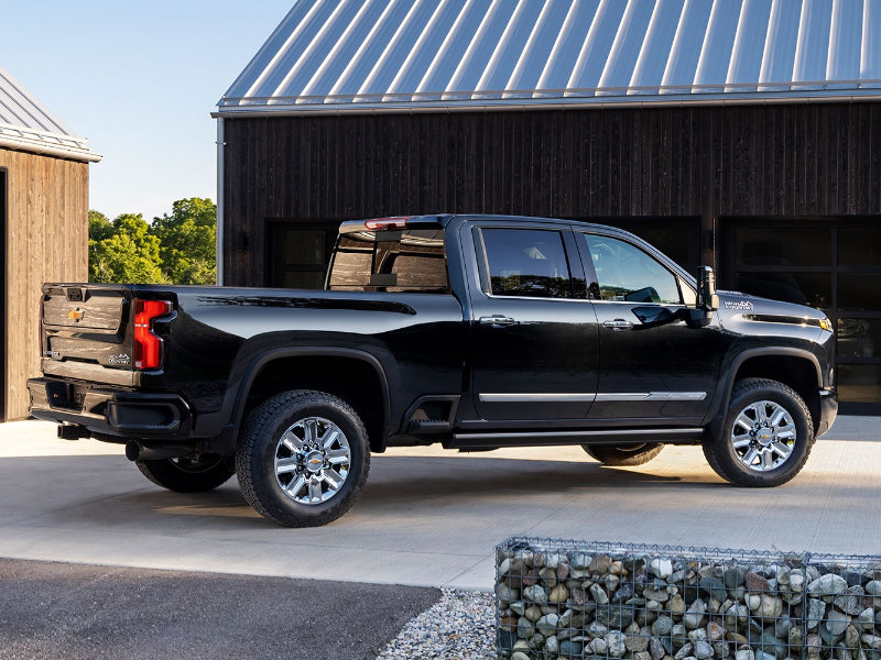 Research 2024 Chevrolet Silverado HD near Fredericktown OH