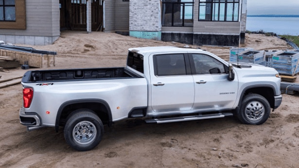 2026%20Silverado%202500%20vs%203500-%20Which%20HD%20Truck%20is%20Right%20For%20You_%20post.png