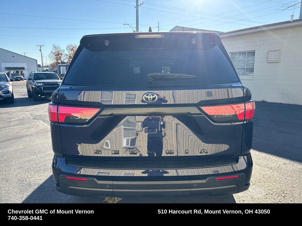 2023 Toyota Sequoia SR5 photo 3