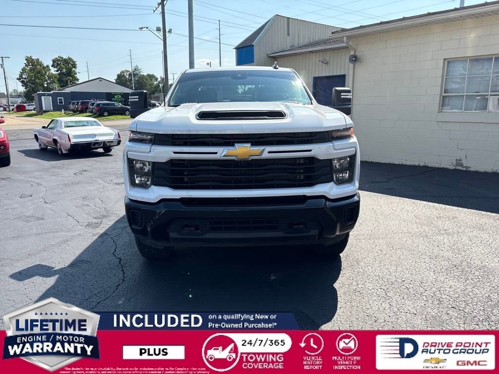 2024 Chevrolet Silverado 2500HD Custom photo 2
