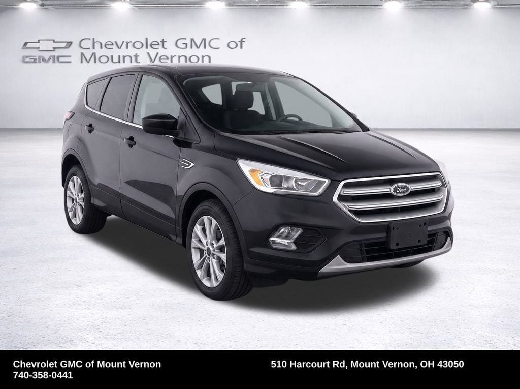 Used 2017 Ford Escape SE with VIN 1FMCU9GD1HUC16826 for sale in Mount Vernon, OH