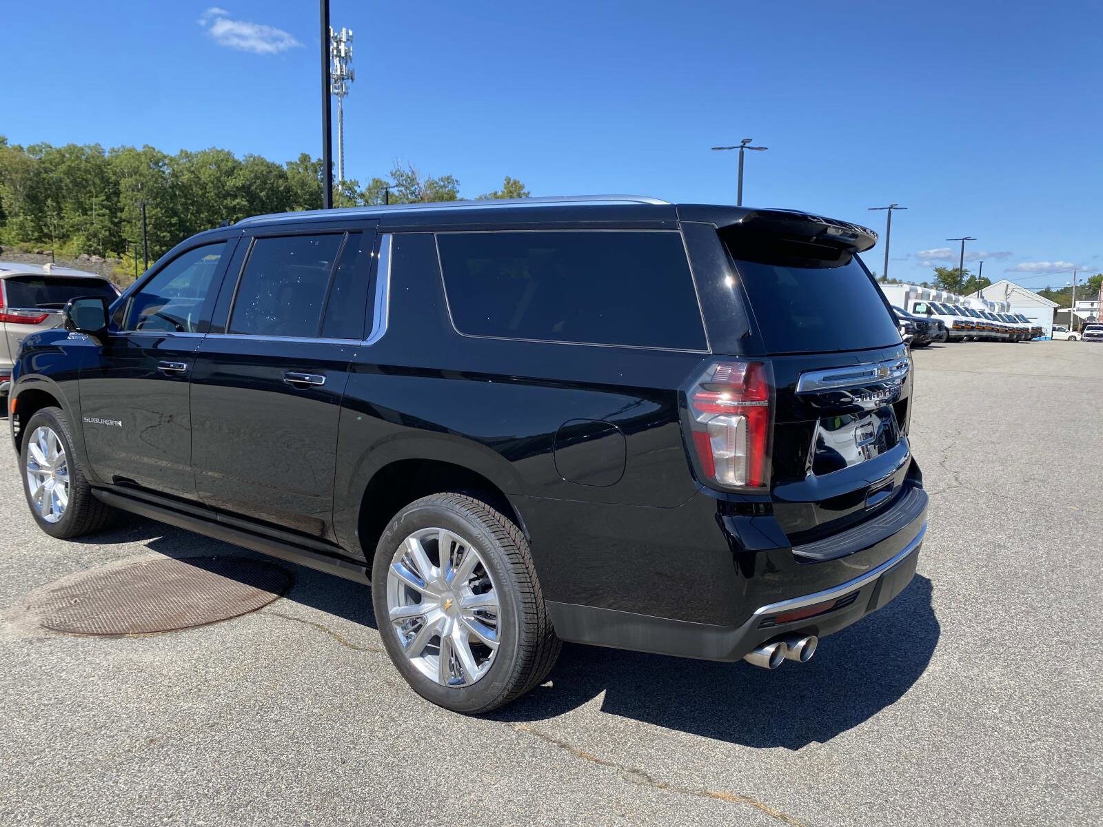 2024 Chevrolet Suburban High Country photo 2