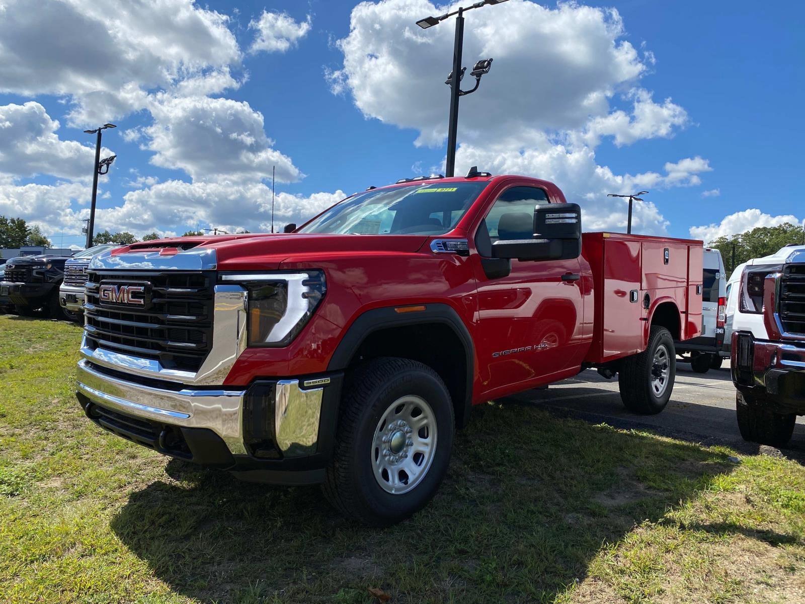 2025 GMC Sierra 3500HD Pro's photo