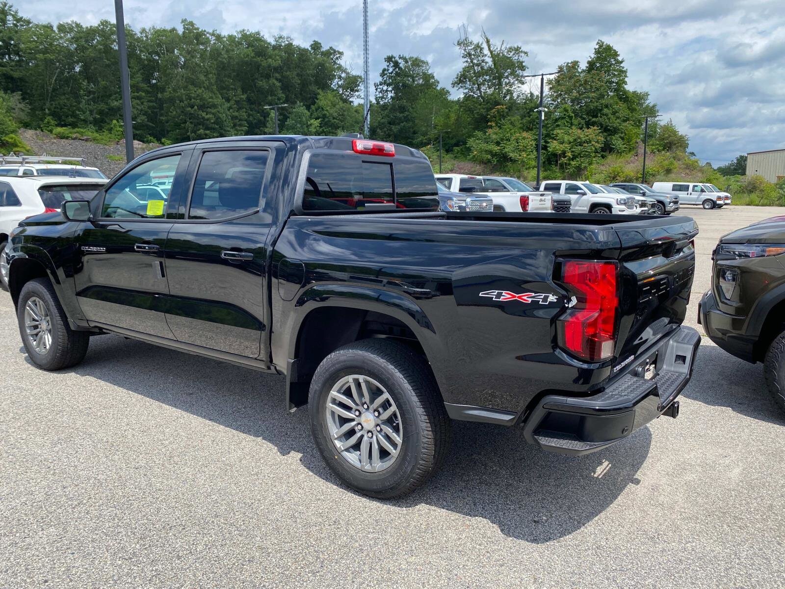 2025 Chevrolet Colorado Work Truck LT photo 2