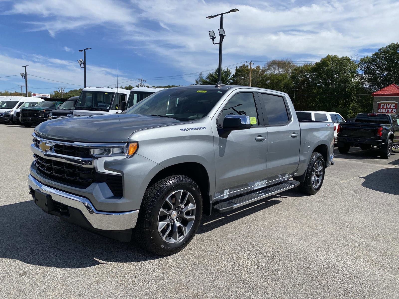 2024 Chevrolet Silverado 1500 LT's photo
