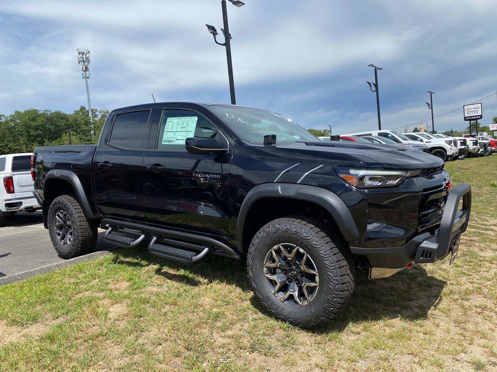 2025 Chevrolet Colorado ZR2 photo 3