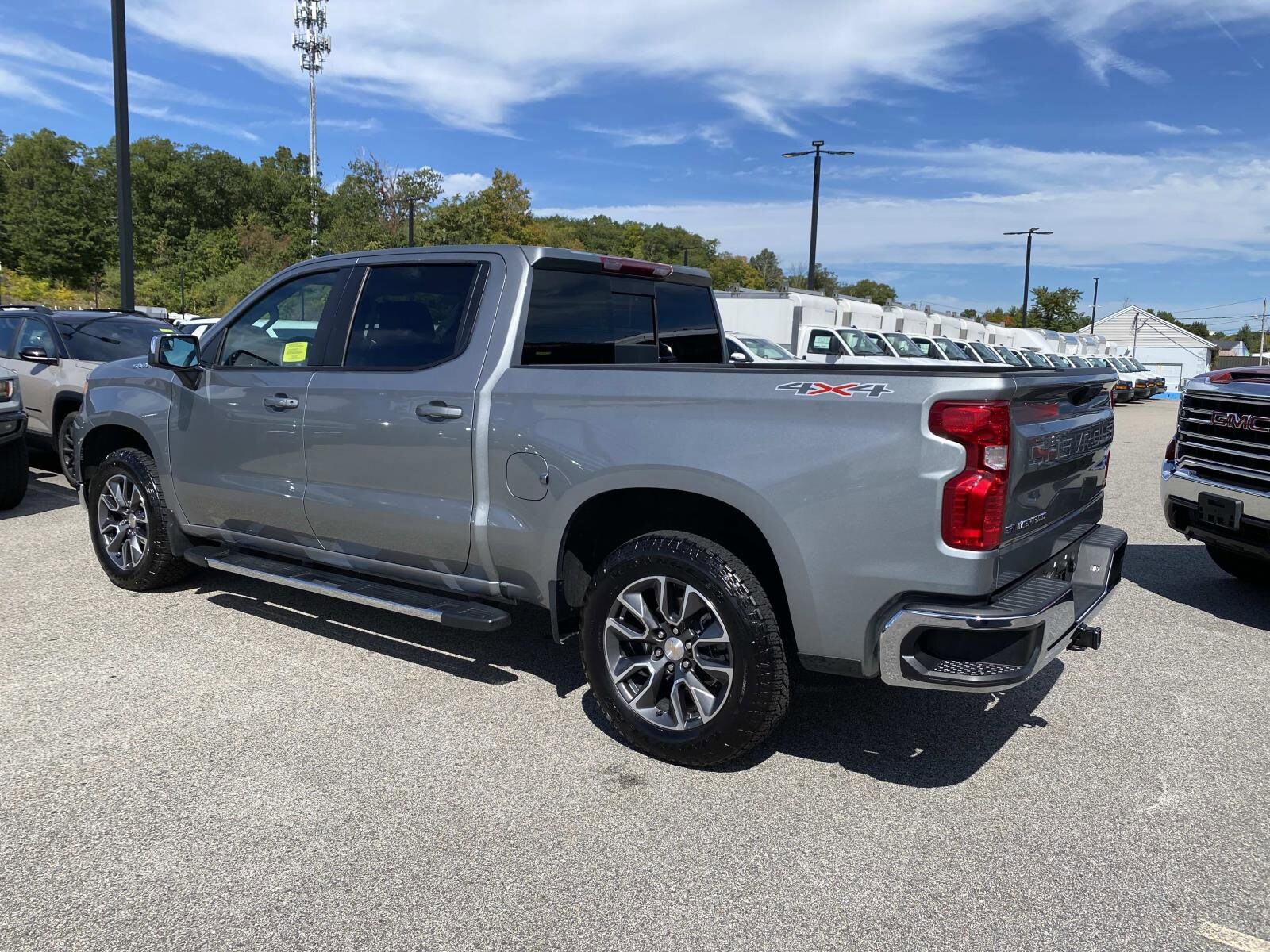 2024 Chevrolet Silverado 1500 LT photo 3