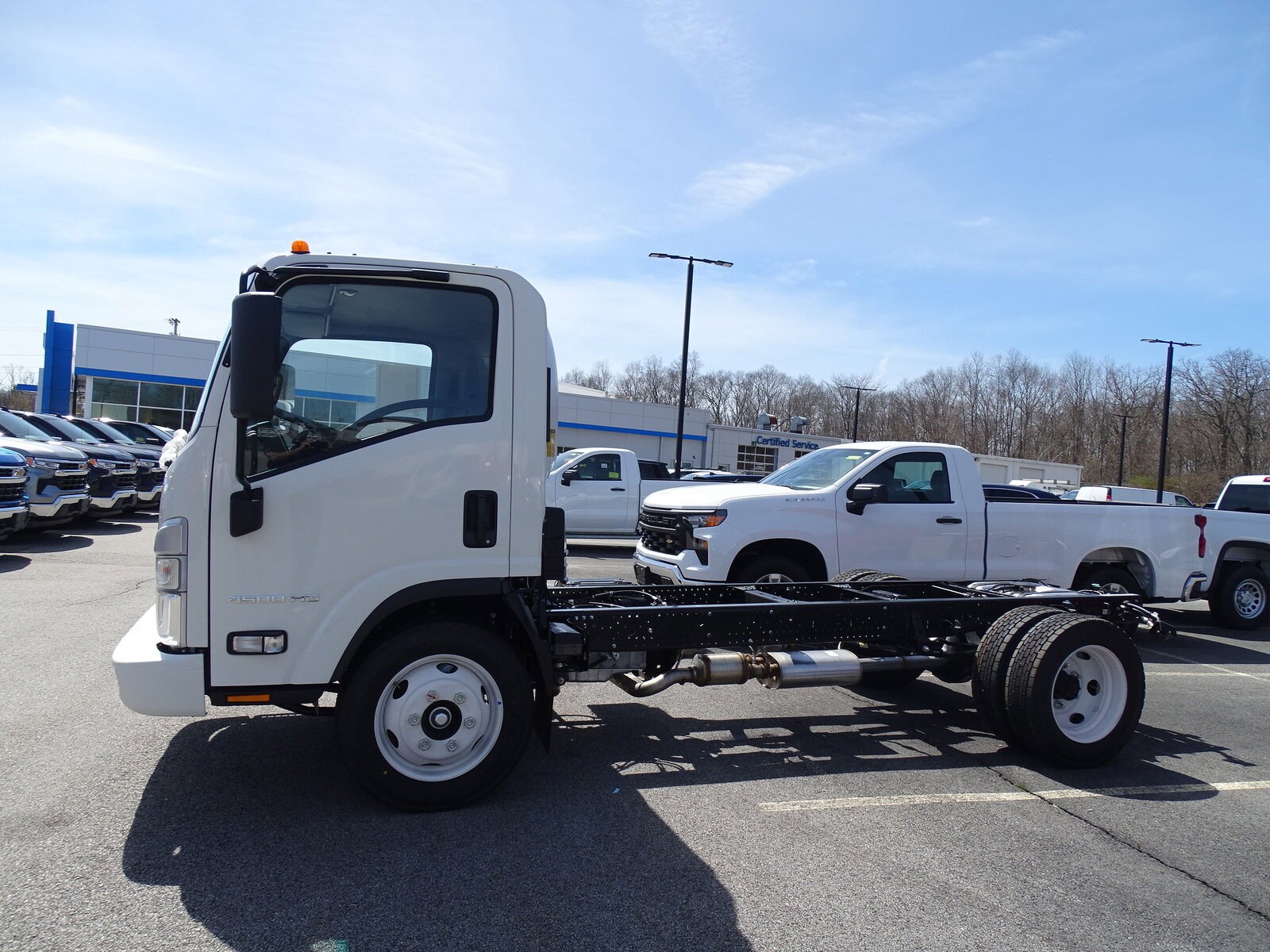 2024 Chevrolet Silverado 4500HD Base photo 2