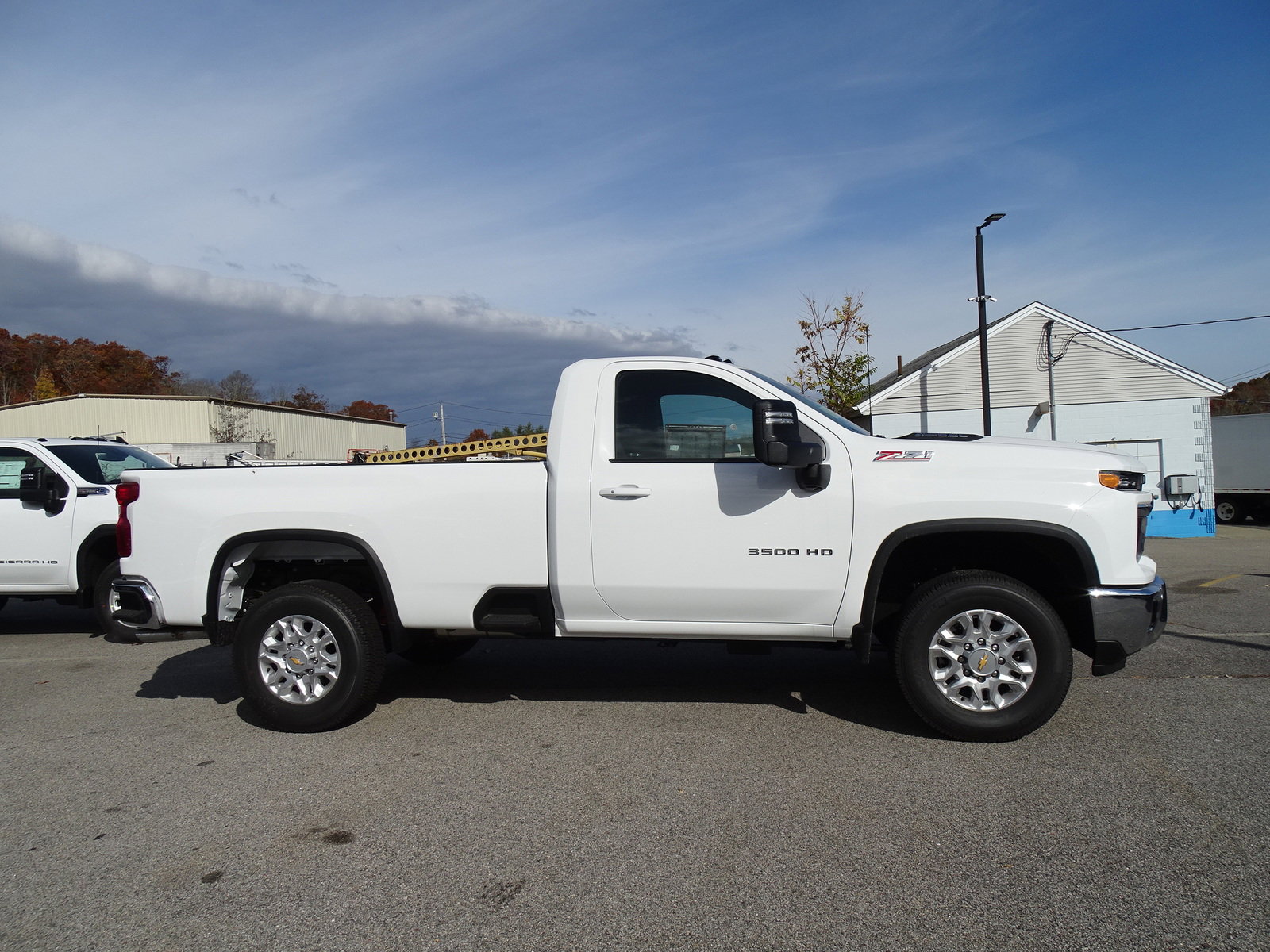 2025 Chevrolet Silverado 3500HD LT photo 3