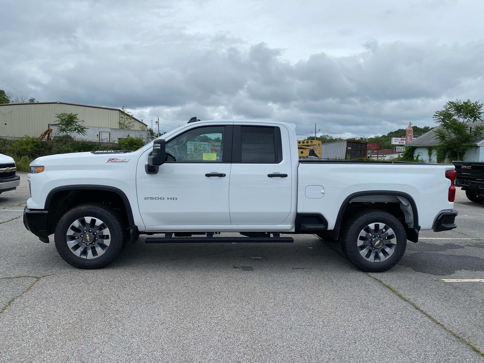 2025 Chevrolet Silverado 2500HD Custom photo 2