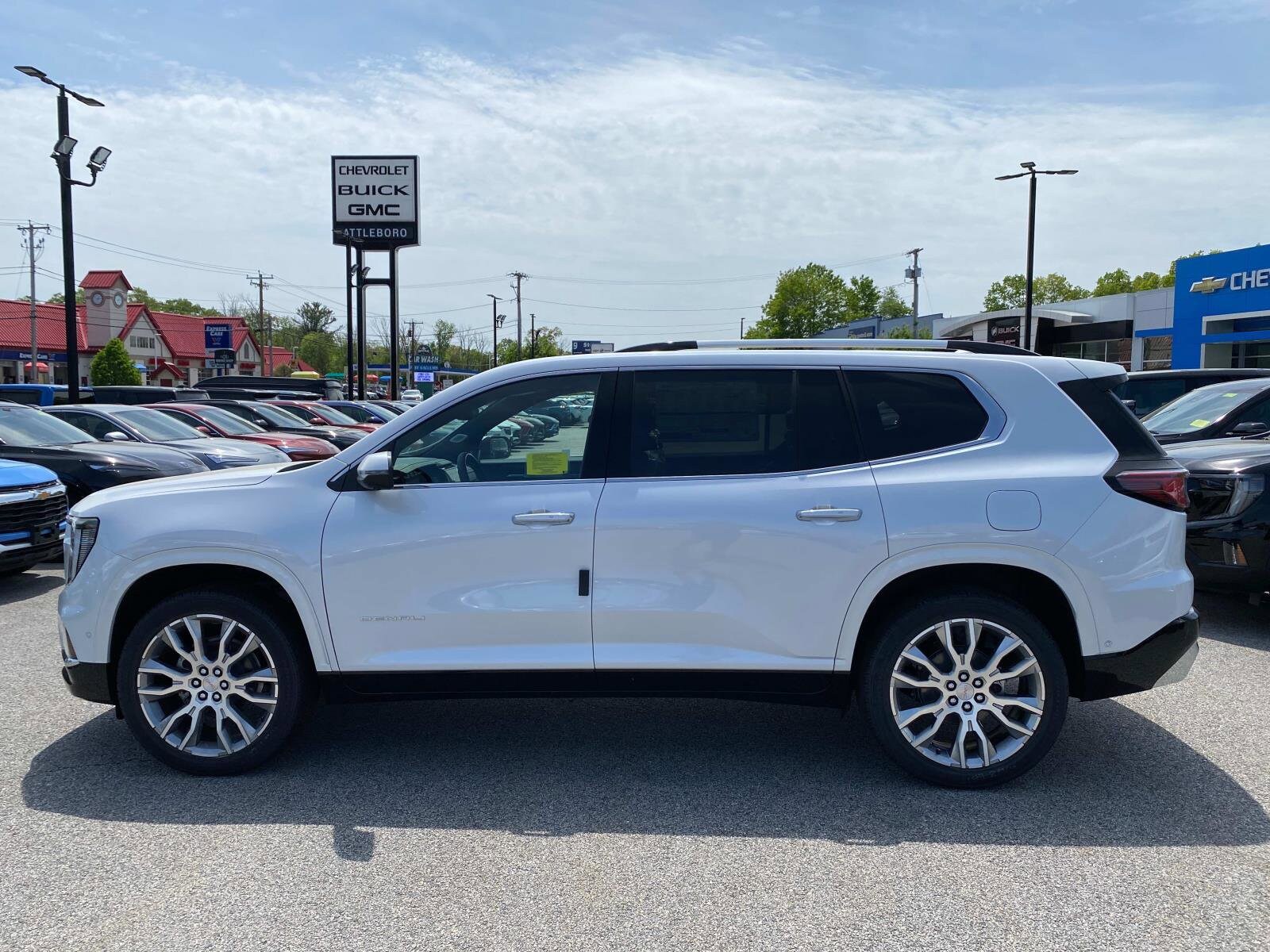 2025 Gmc Acadia Denali photo 2