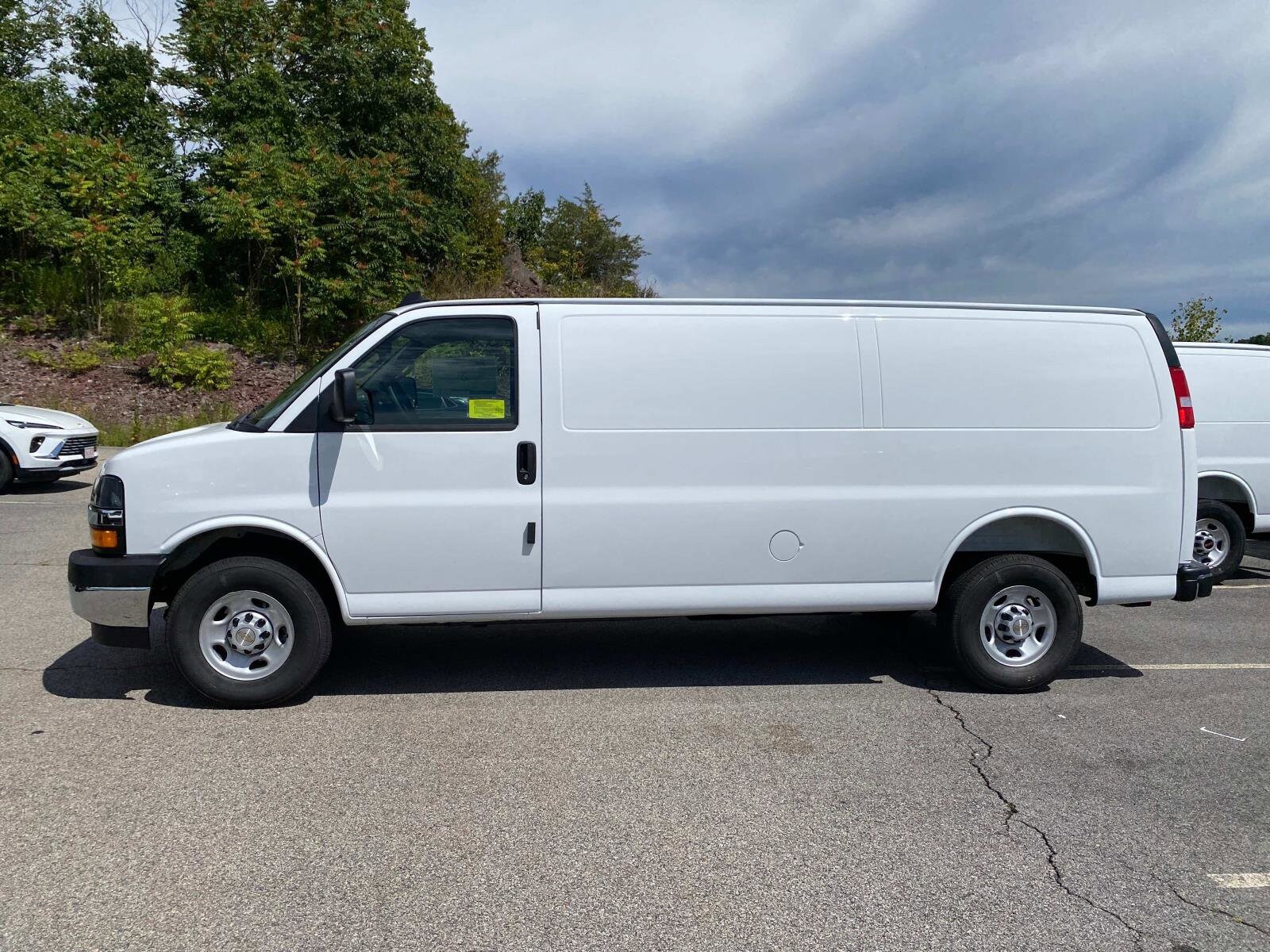 2025 Chevrolet Express Cargo Van photo 2