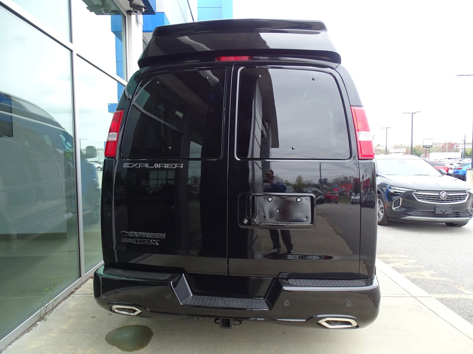 2024 Chevrolet Express Cargo Van photo 3