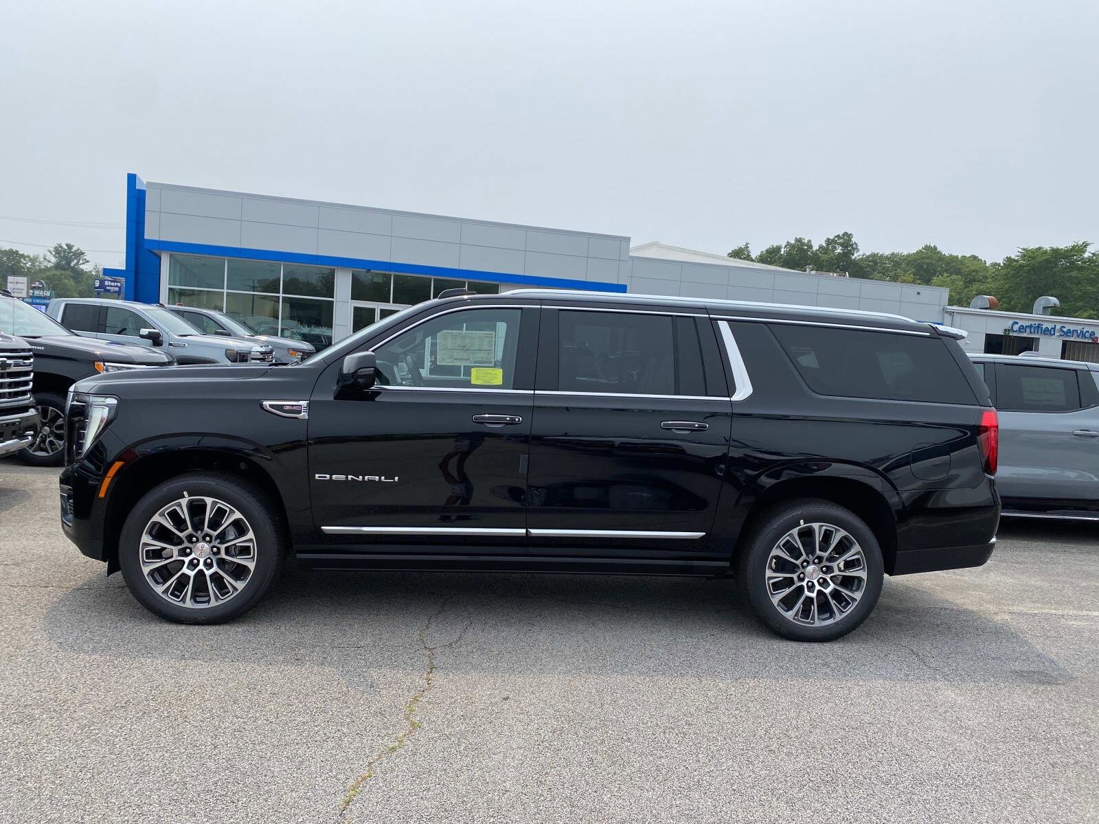 2025 Gmc Yukon XL Denali photo 2