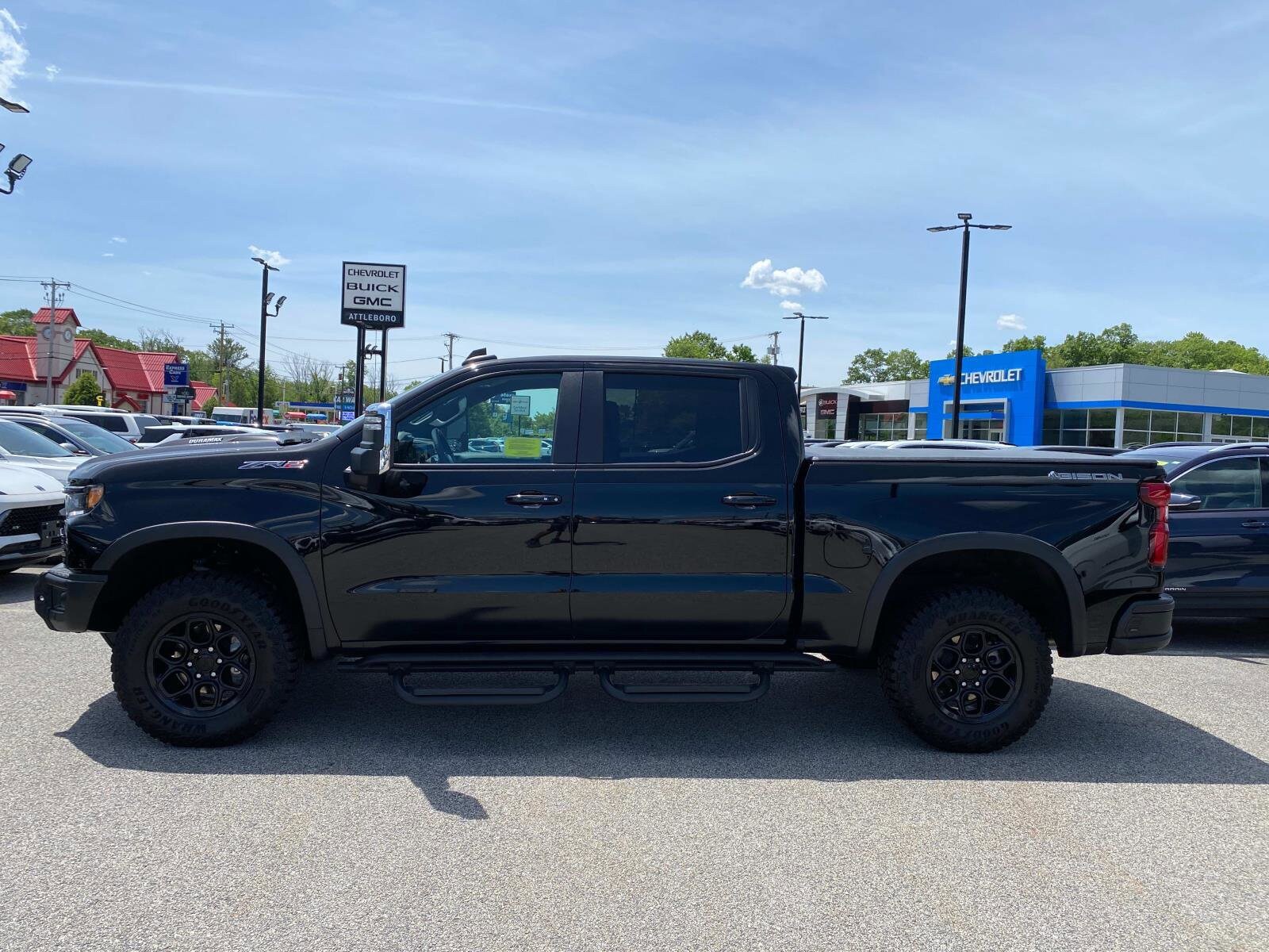 2024 Chevrolet Silverado 1500 ZR2 photo 2