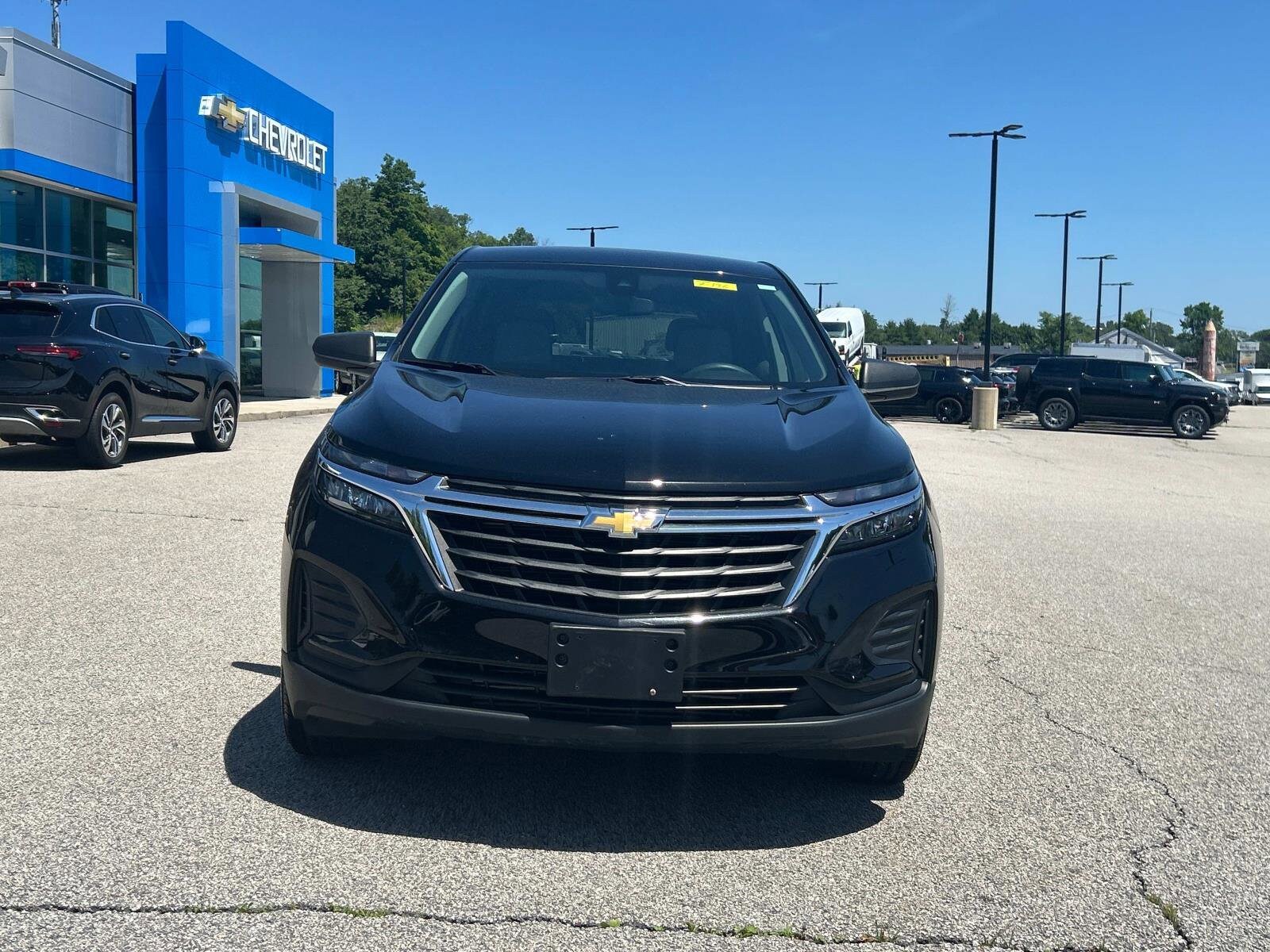 2022 Chevrolet Equinox LS photo 2