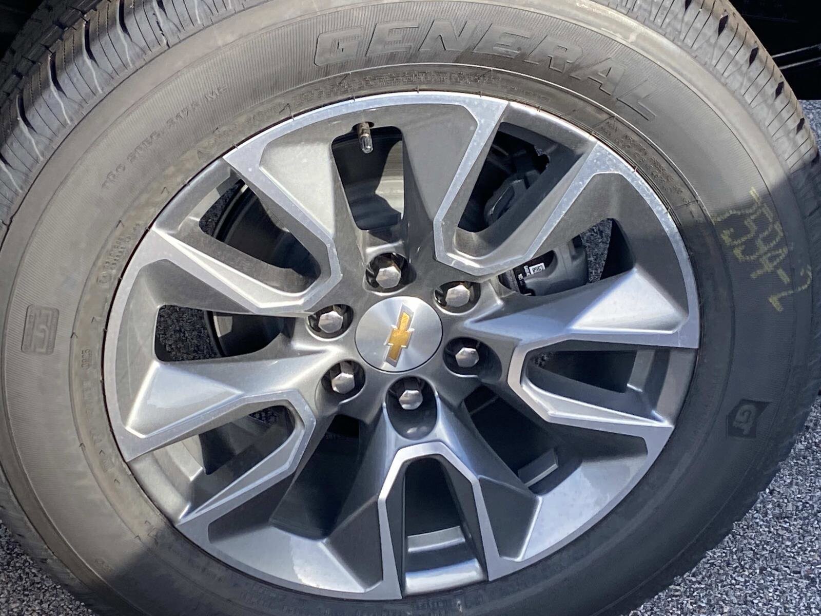 2026 Chevrolet Silverado 1500 LT photo 3