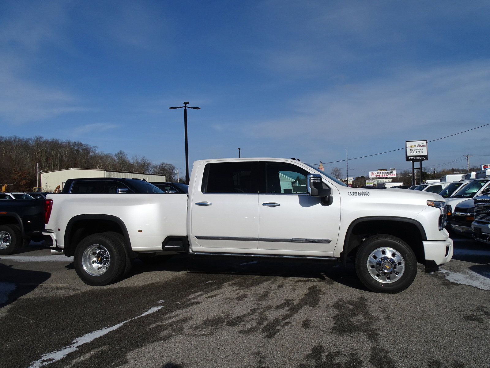 2025 Chevrolet Silverado 3500HD High Country photo 2