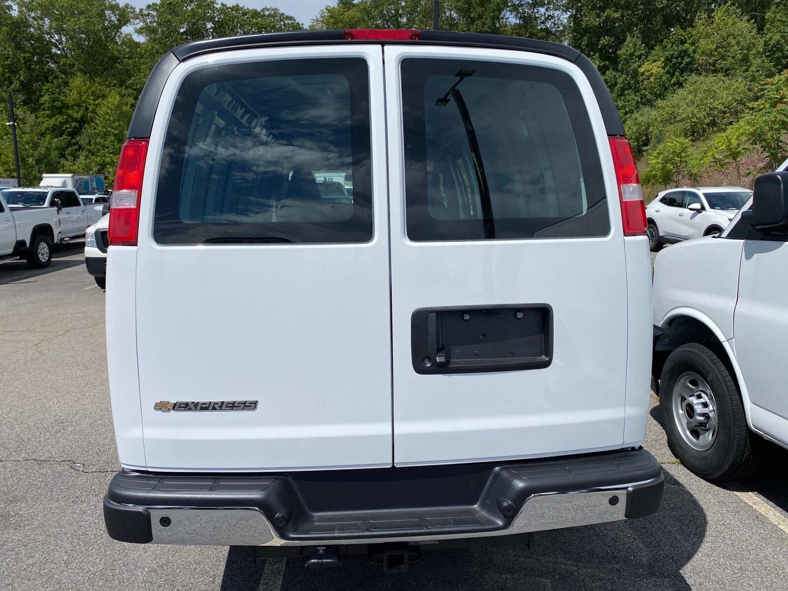 2025 Chevrolet Express Cargo Van photo 4