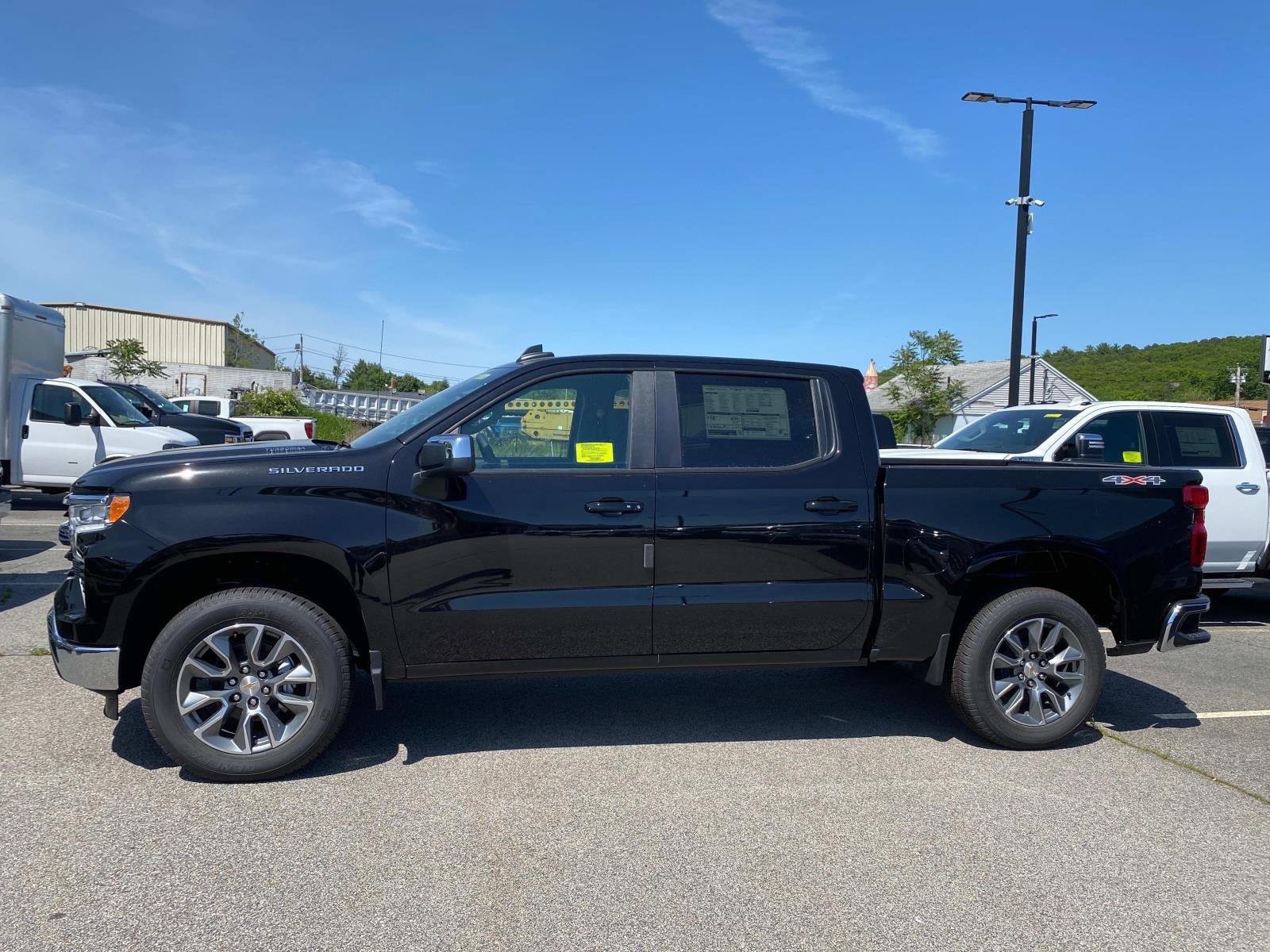 2025 Chevrolet Silverado 1500 LT photo 4