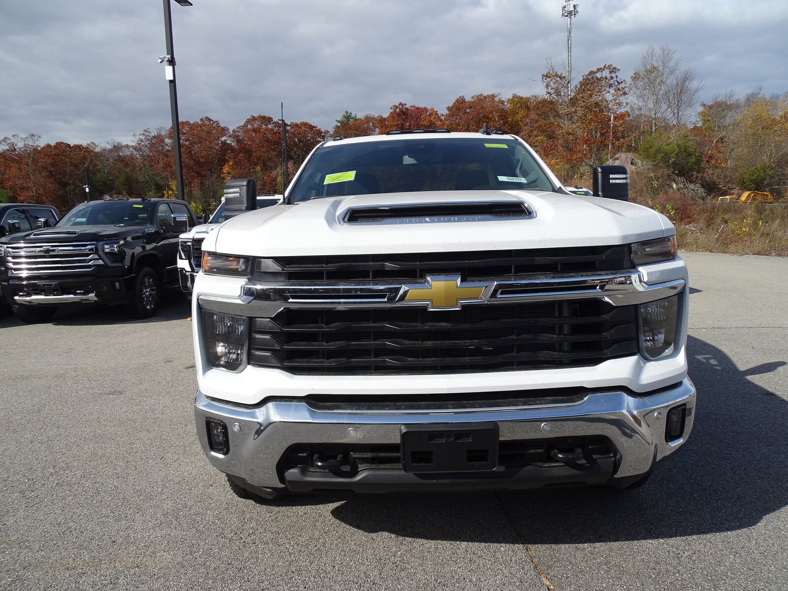 2025 Chevrolet Silverado 3500HD LT photo 2