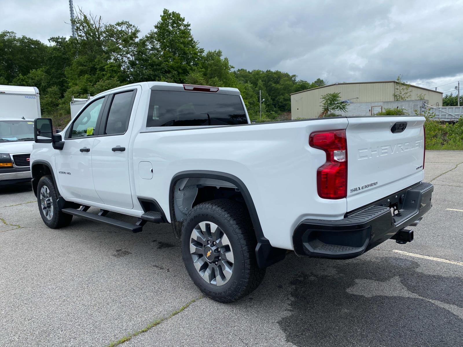 2025 Chevrolet Silverado 2500HD Custom photo 3