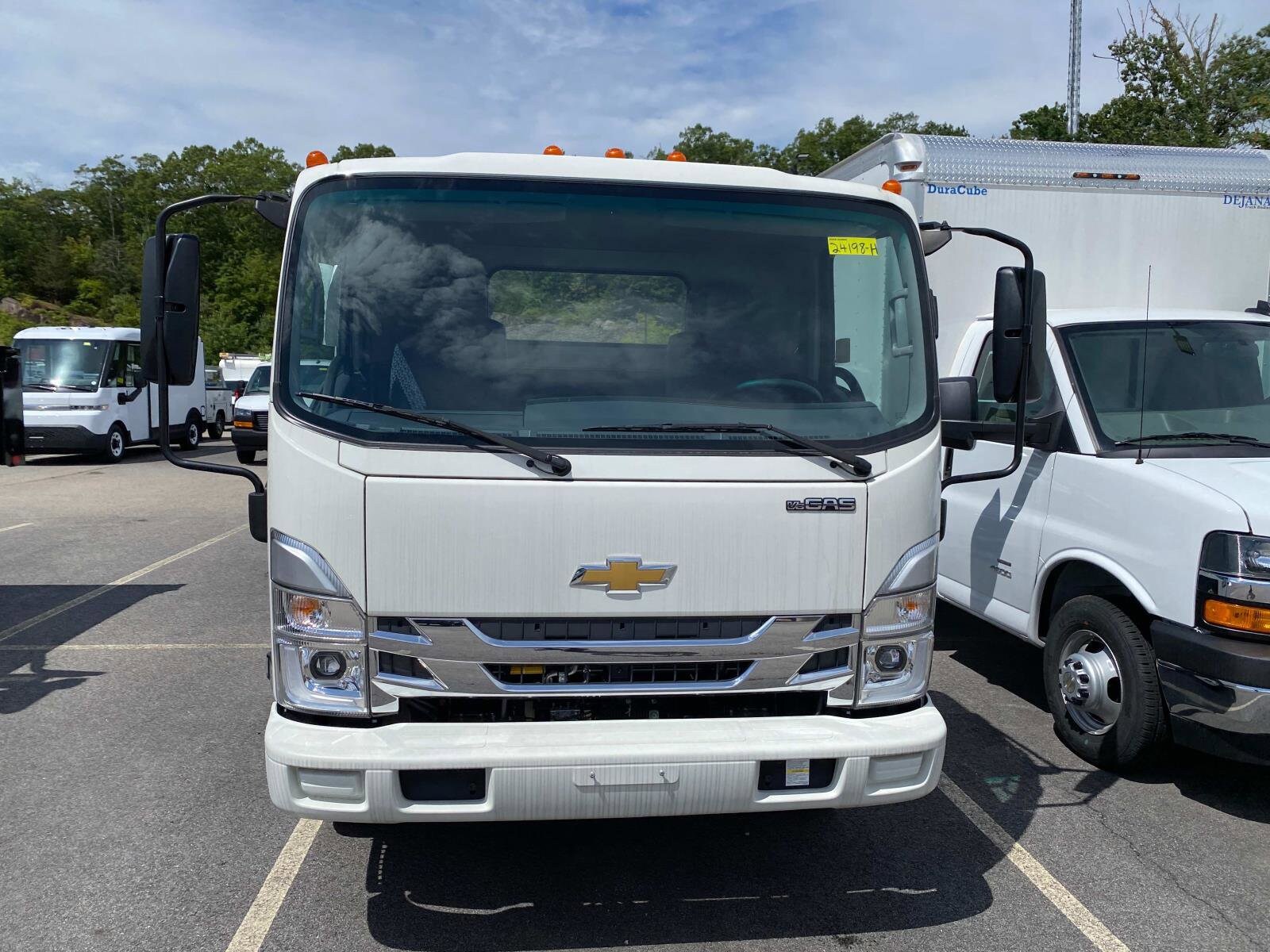 2024 Chevrolet Silverado 4500HD Base photo 2