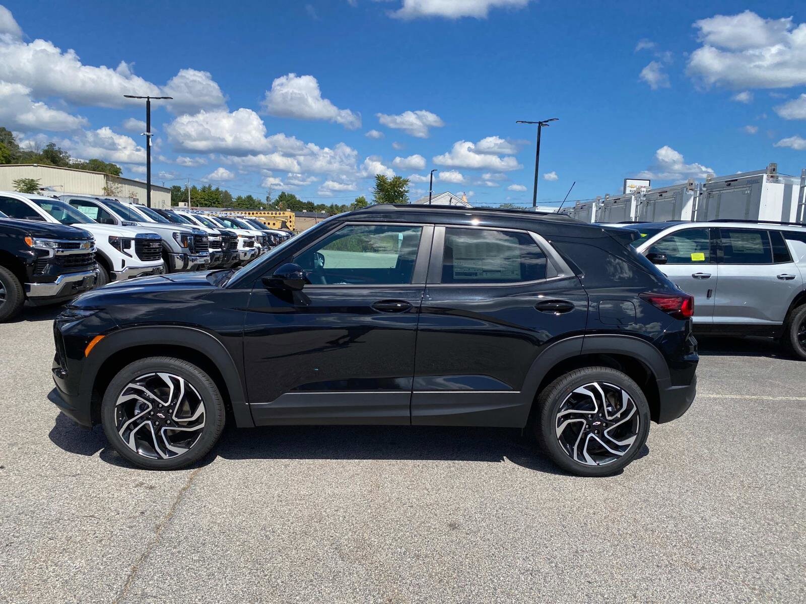 2026 Chevrolet Trailblazer RS photo 2