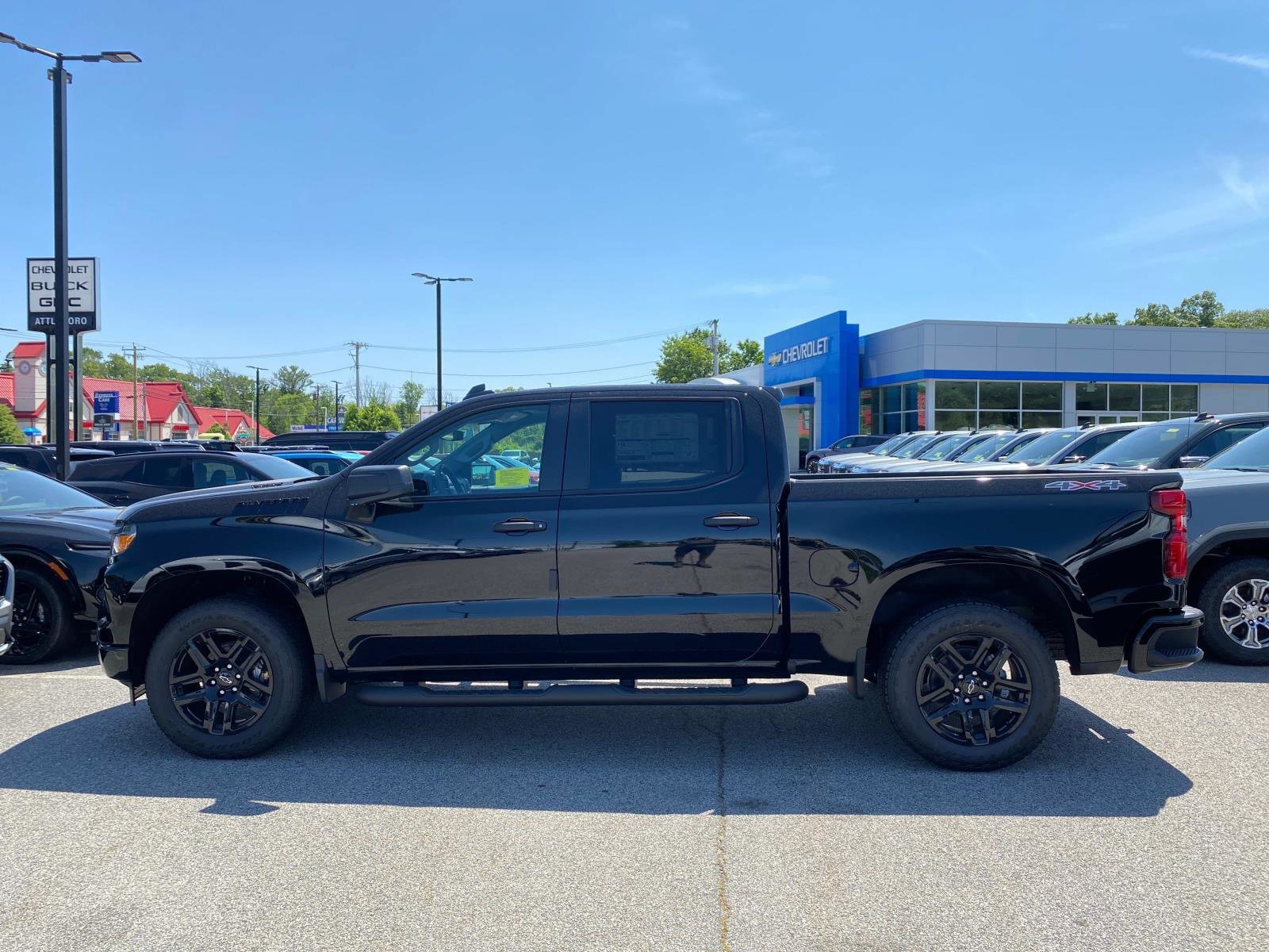 2025 Chevrolet Silverado 1500 Custom photo 2