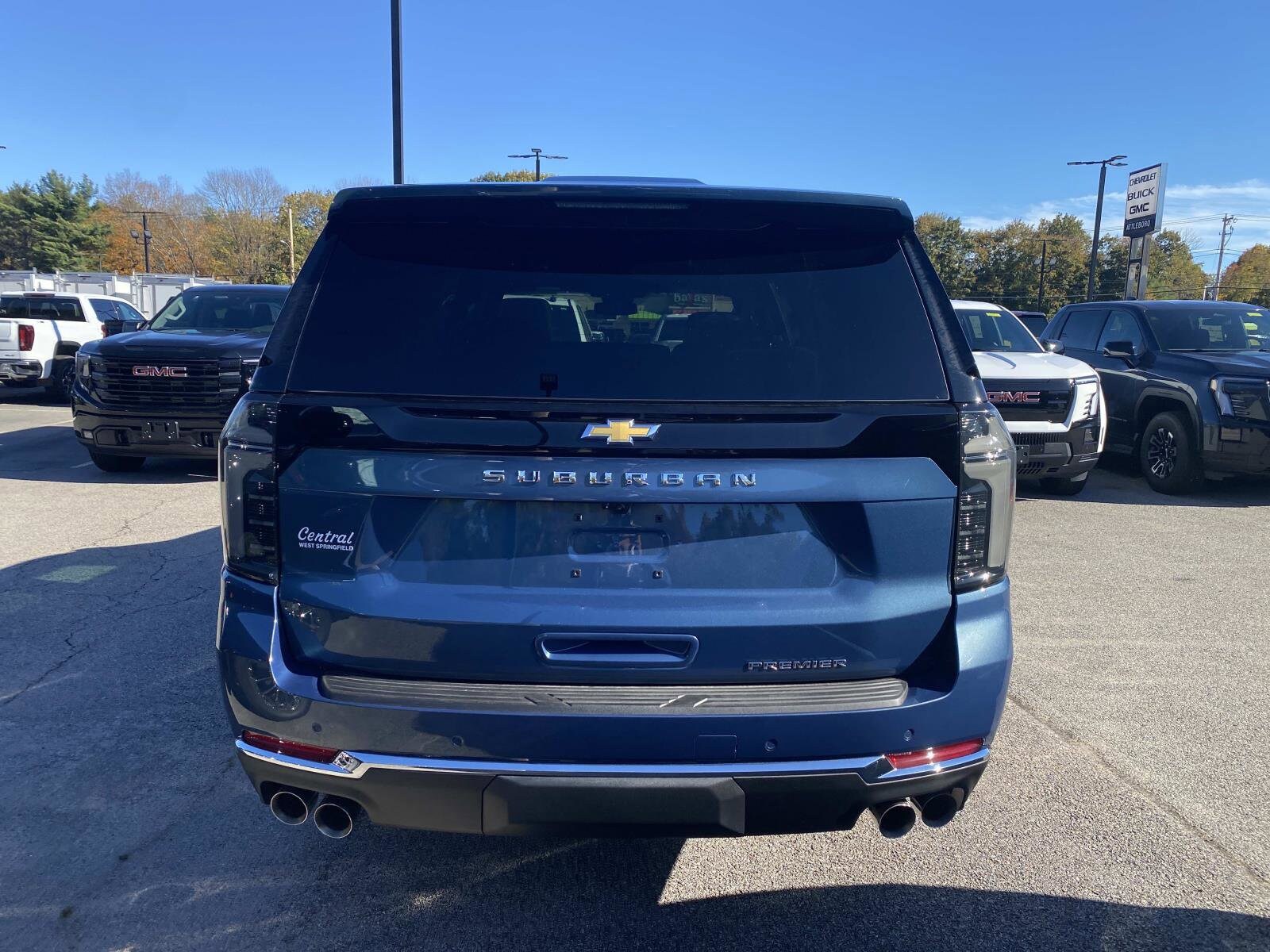 2026 Chevrolet Suburban Premier photo 4