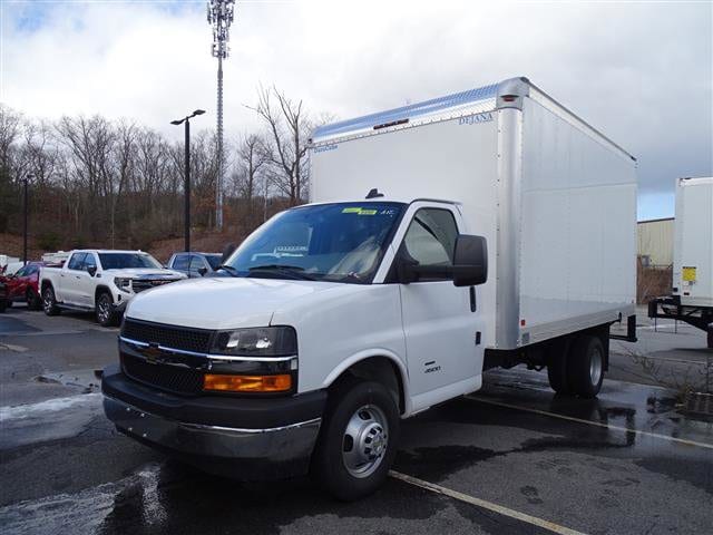 2024 Chevrolet Express Cutaway Base's photo