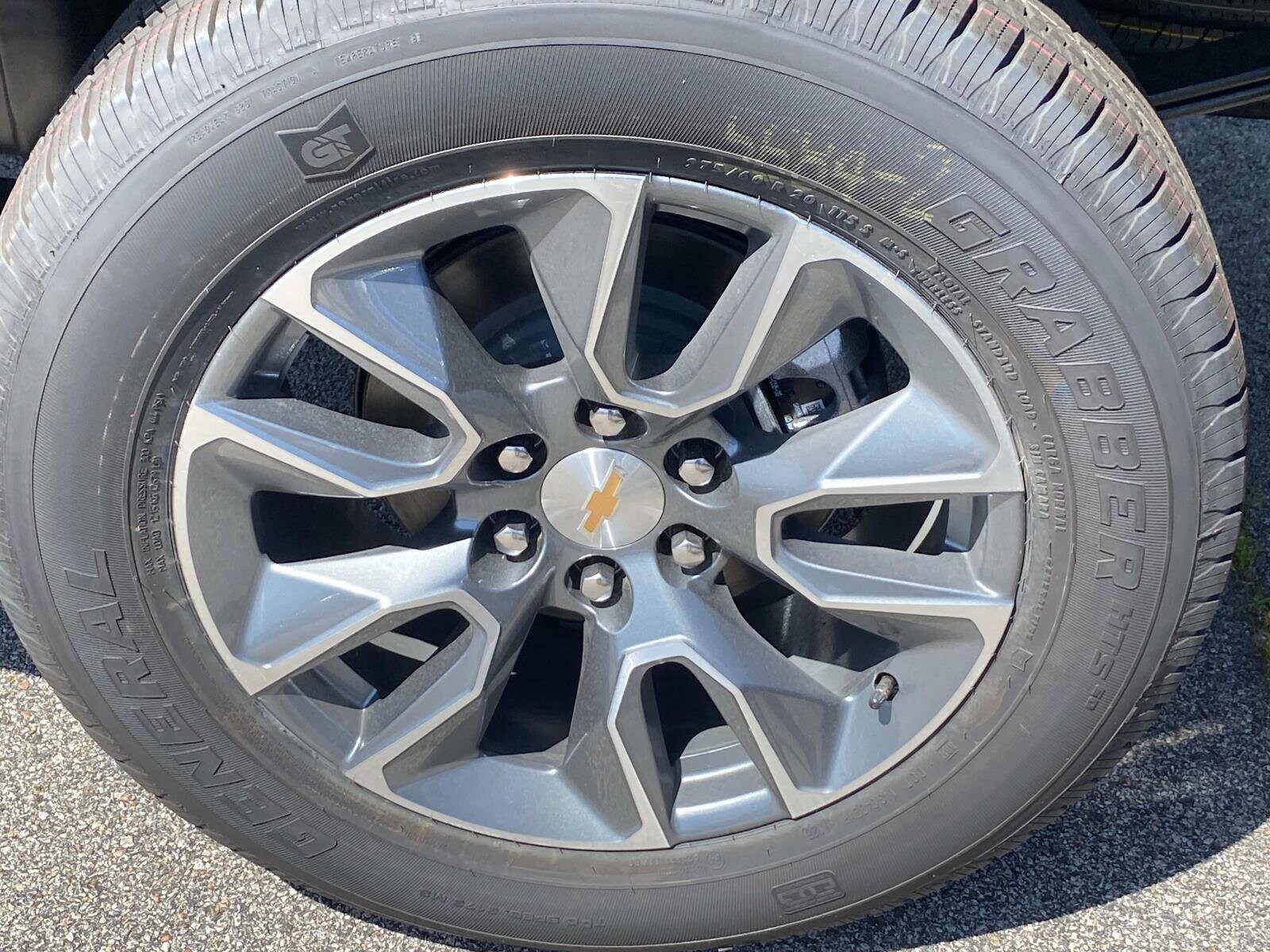 2025 Chevrolet Silverado 1500 LT photo 2