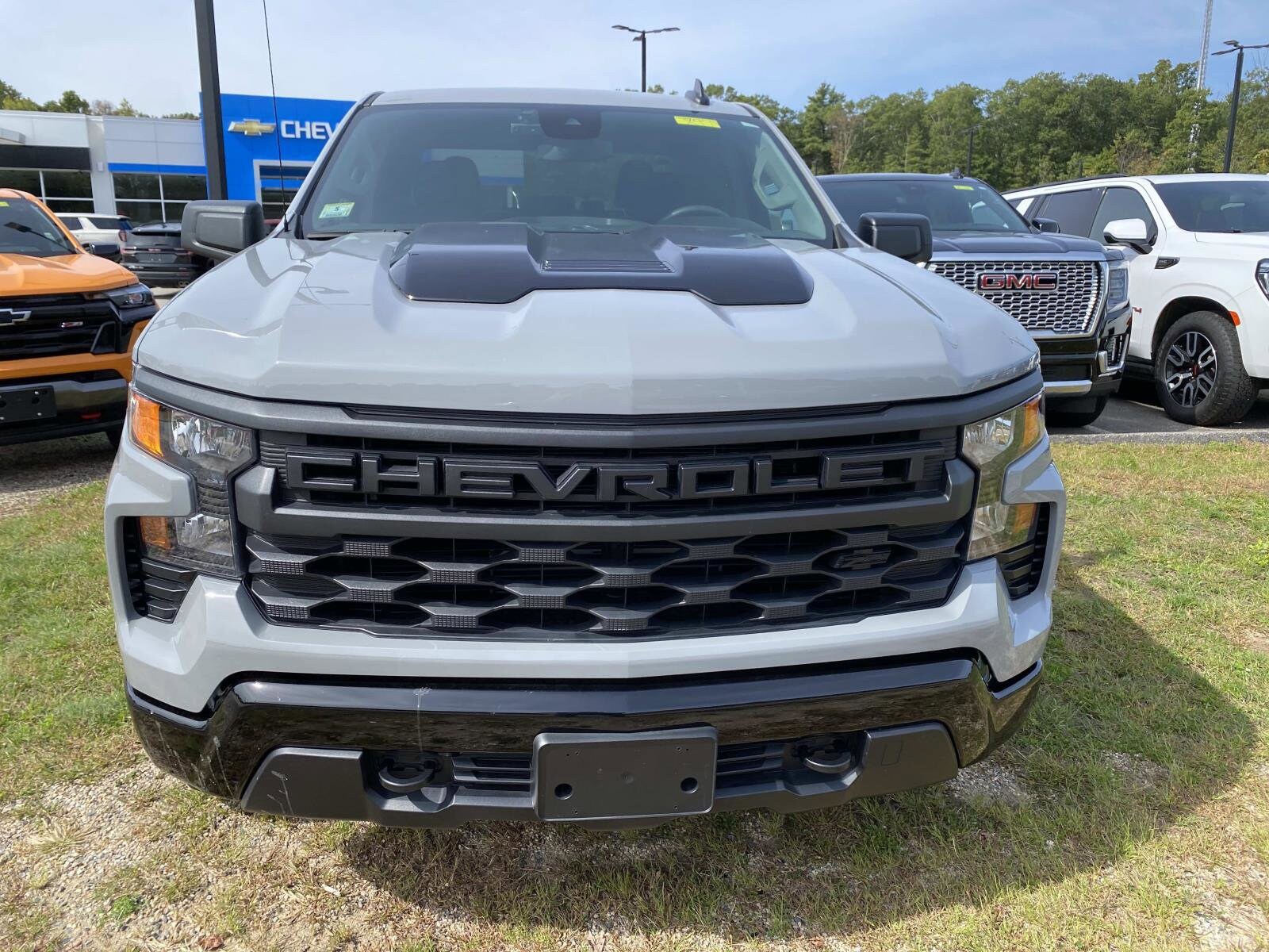 2024 Chevrolet Silverado 1500 Custom Trail Boss photo 2