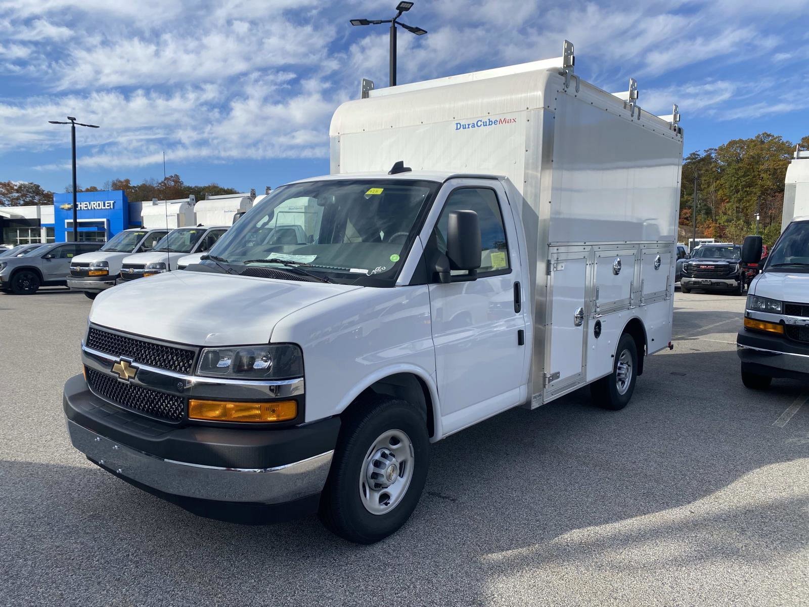 2025 Chevrolet Express Cutaway Base's photo