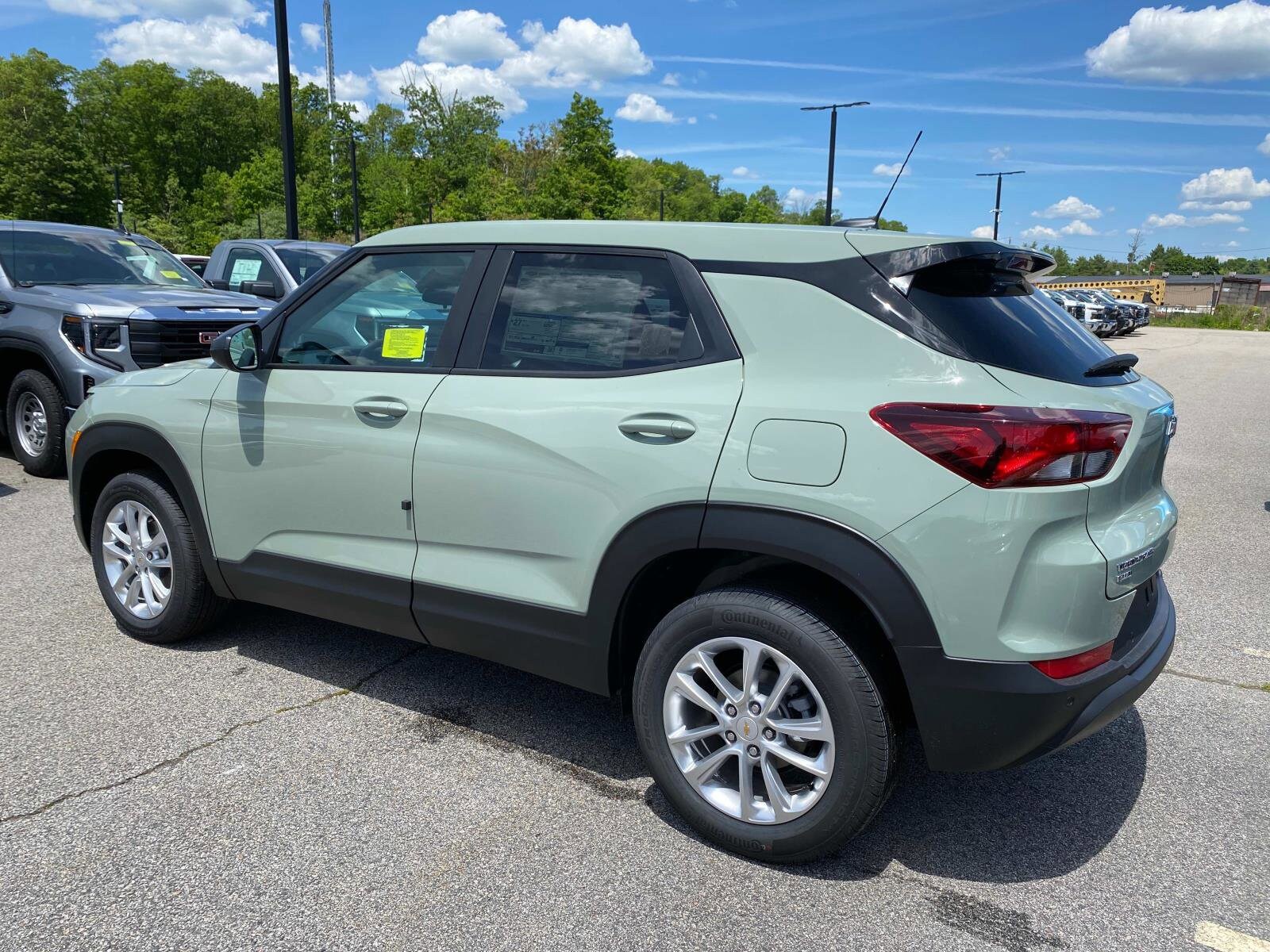 2025 Chevrolet Trailblazer LS photo 3