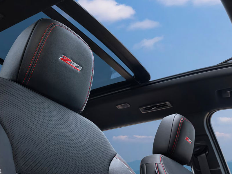 2026-traverse-sunroof.jpg