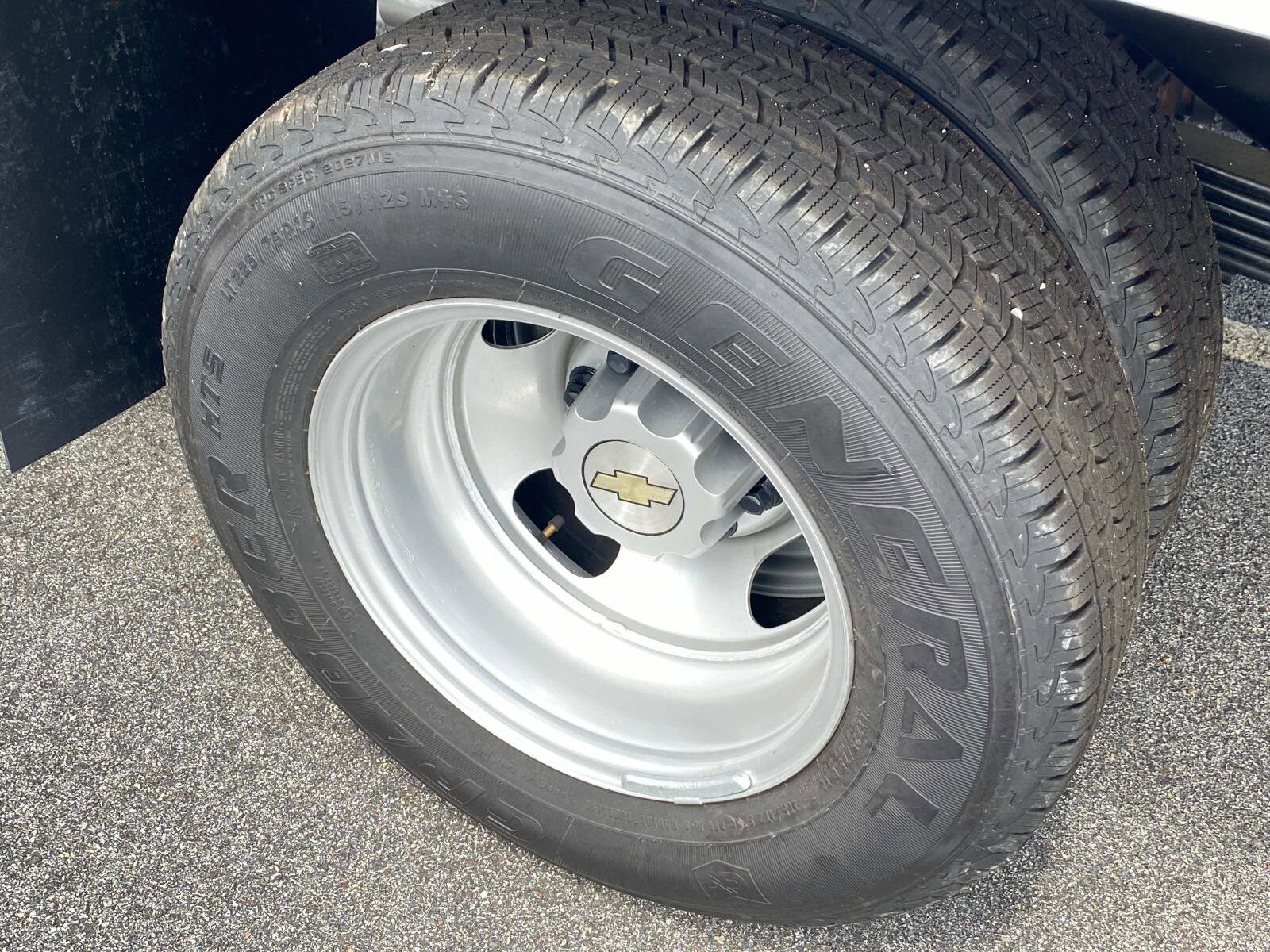 2025 Chevrolet Express 3500 Cutaway photo 4