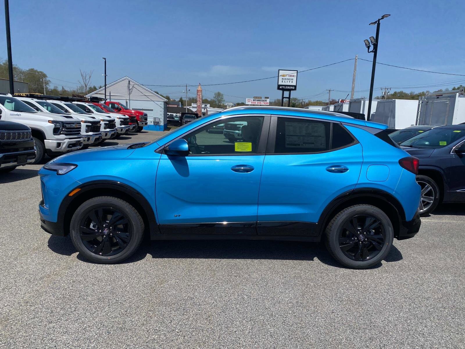 2025 Buick Encore GX Sport Touring photo 2