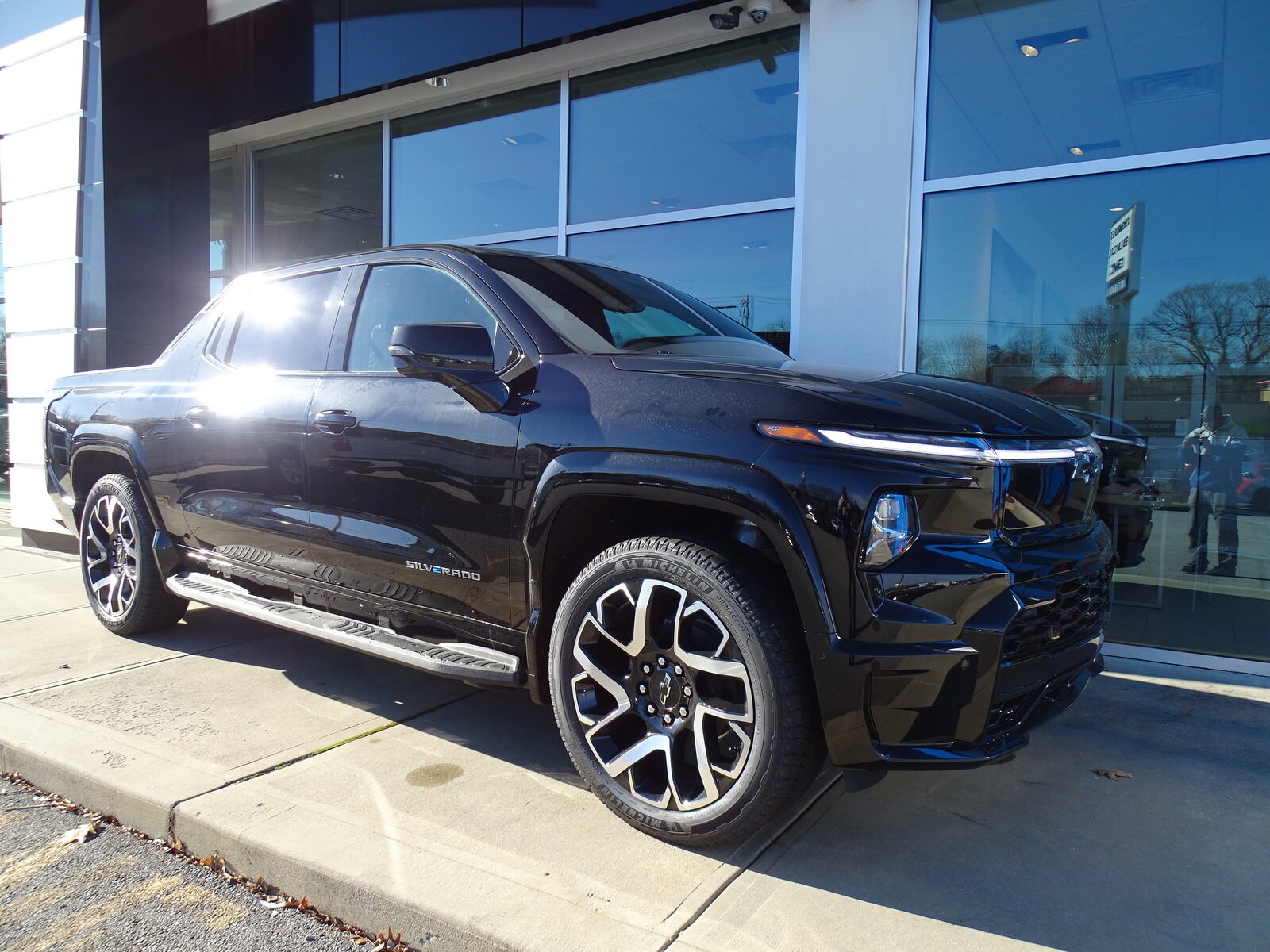 2025 Chevrolet Silverado EV RST photo 2