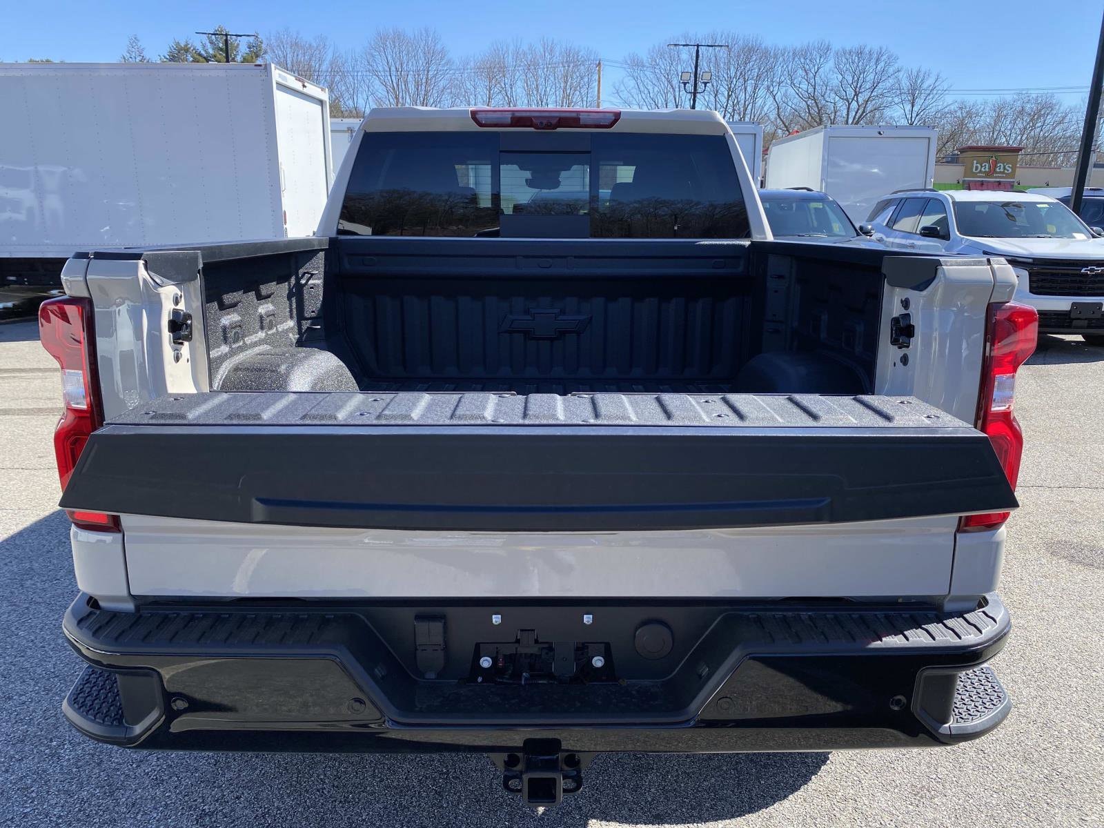 View vehicle photo 5