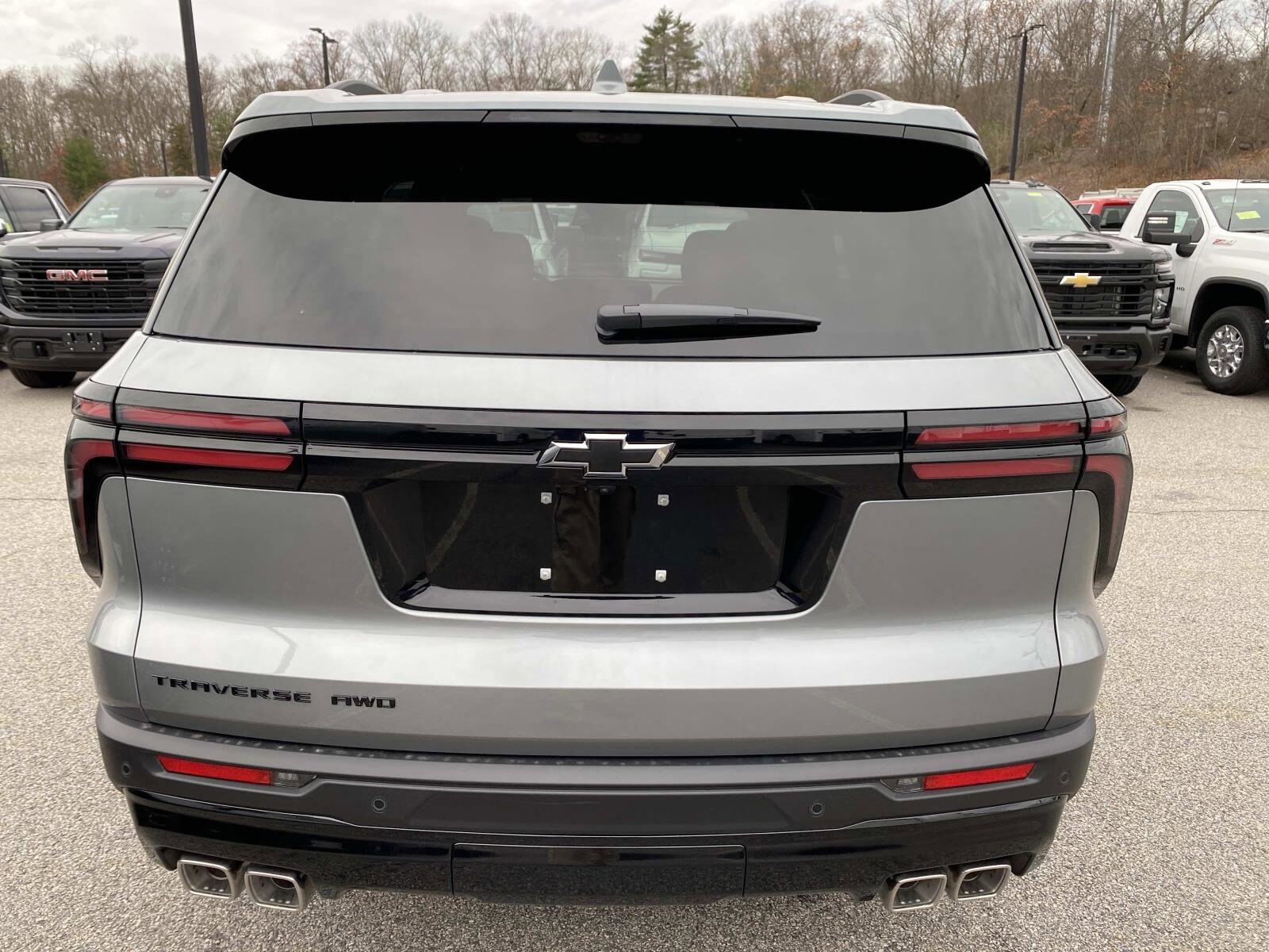 2026 Chevrolet Traverse photo 2