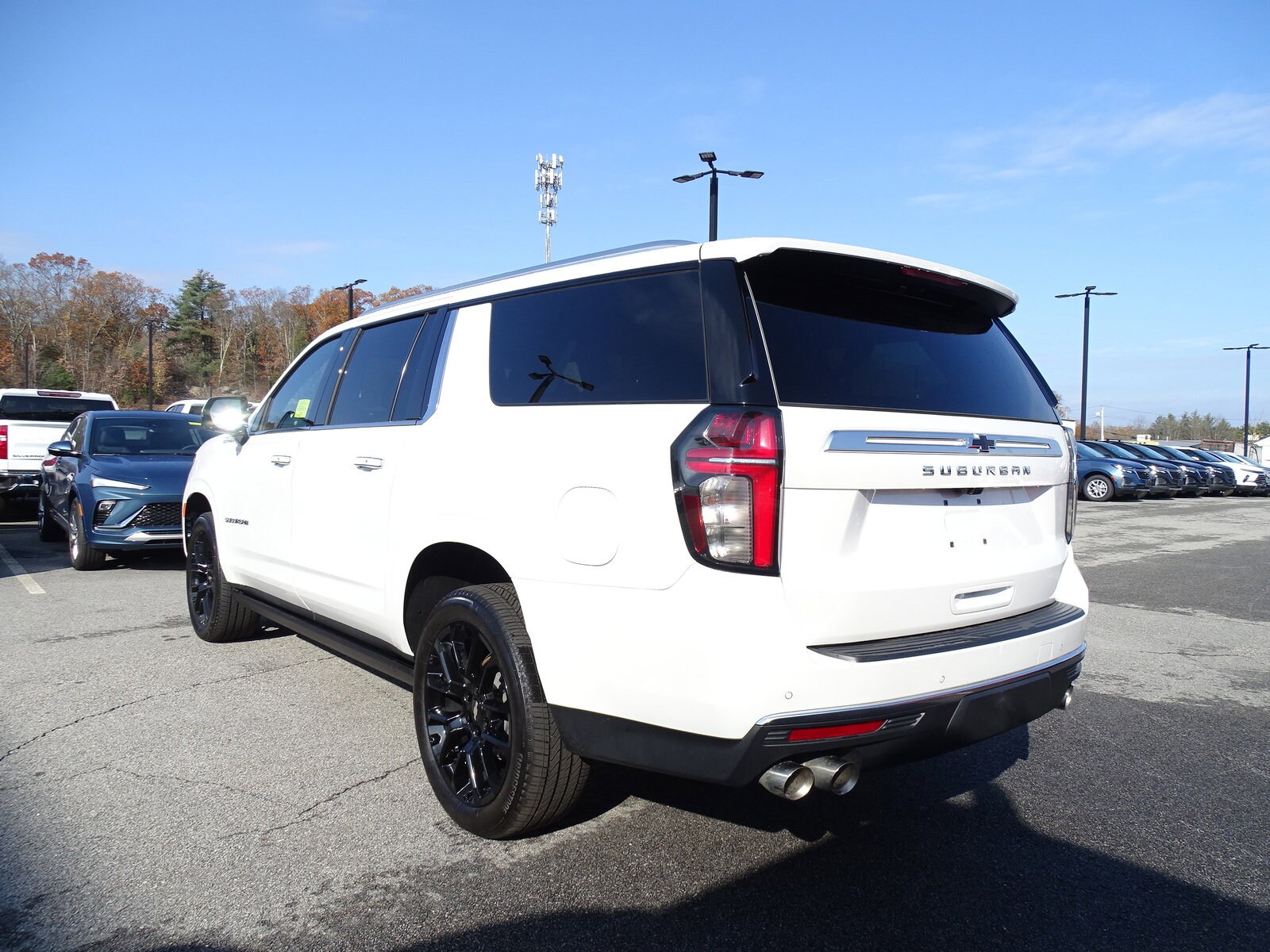 2022 Chevrolet Suburban High Country photo 3