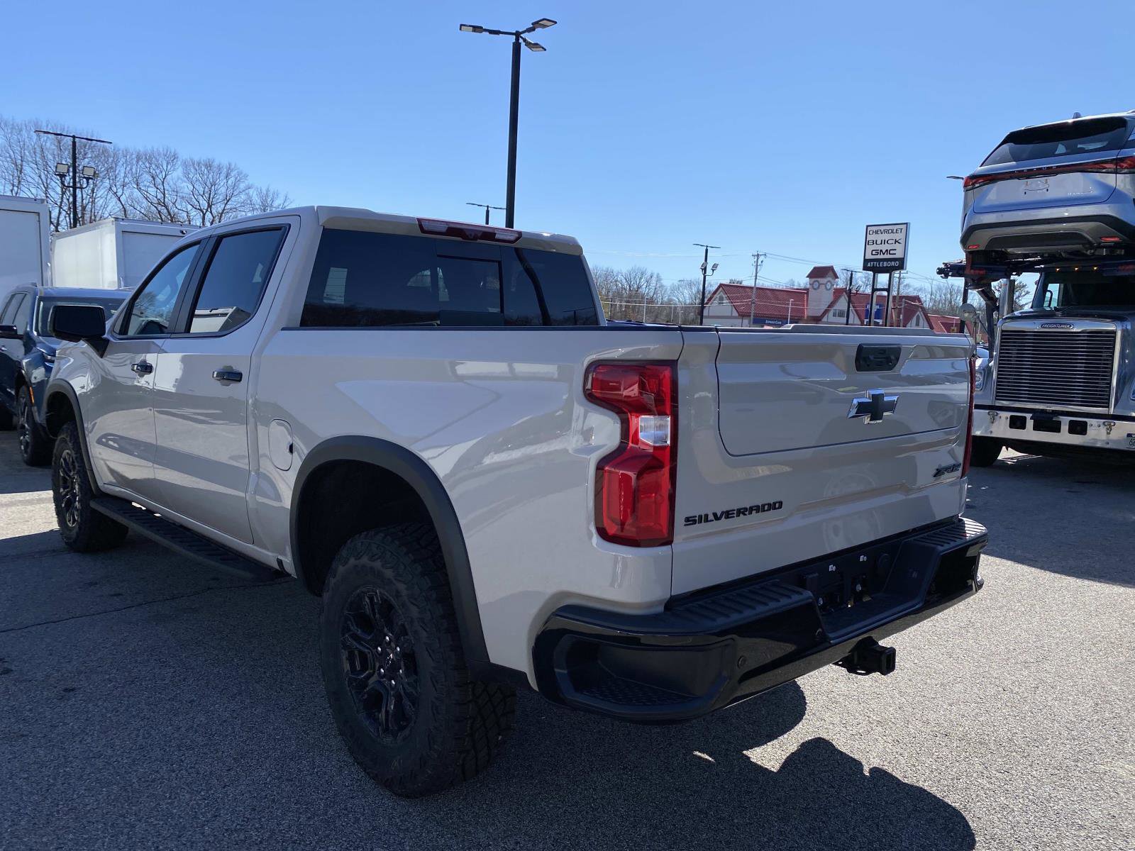 View vehicle photo 3