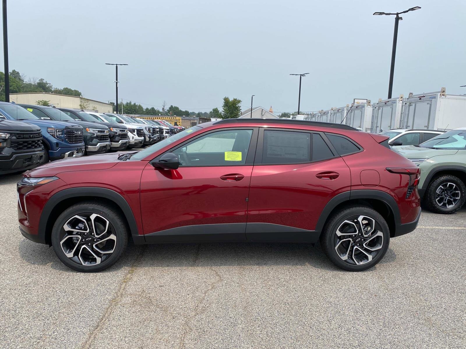 2025 Chevrolet Trax photo 2