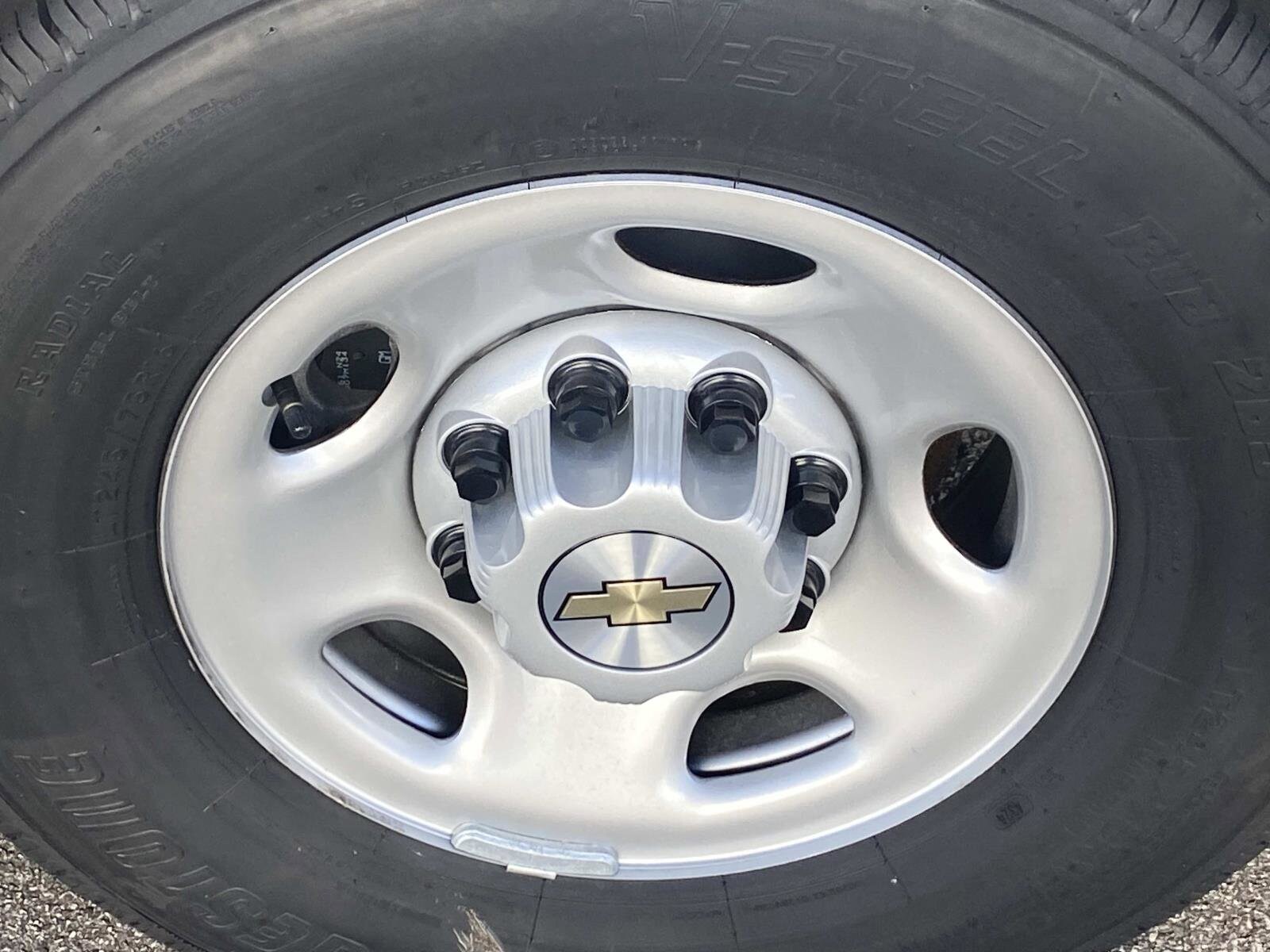 2025 Chevrolet Express Cutaway Van photo 4